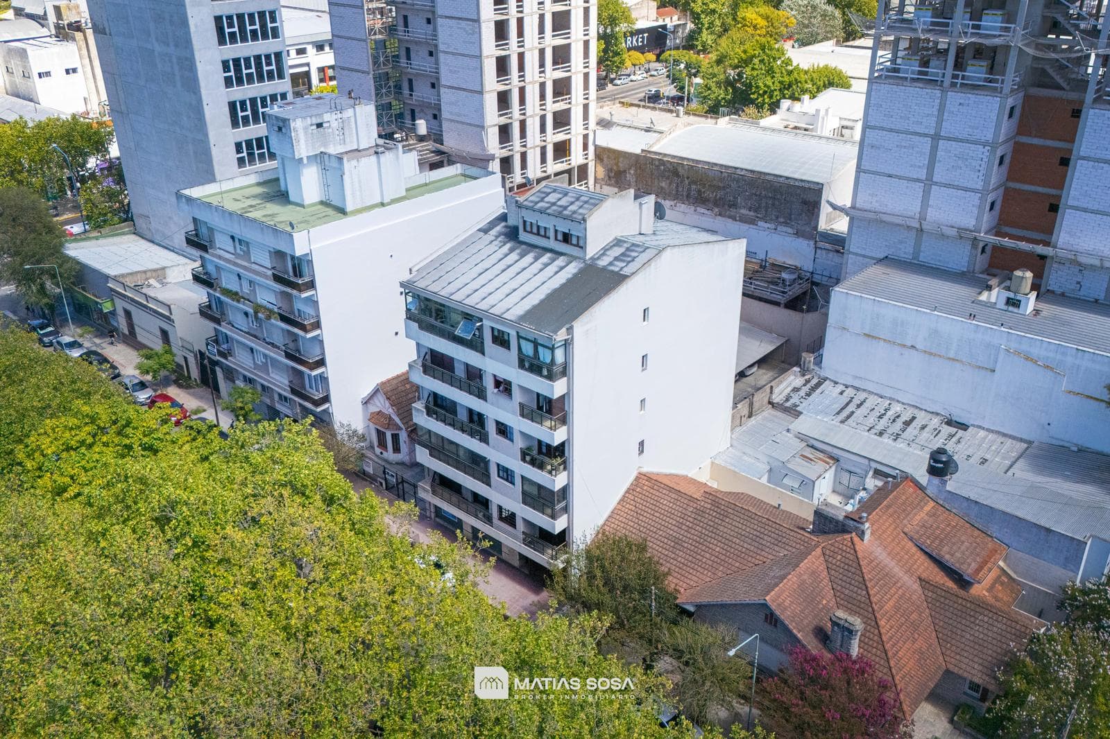 For Sale - Apartment - 3 Rooms – In Impeccable Condition - Plaza Rocha - Financing Available