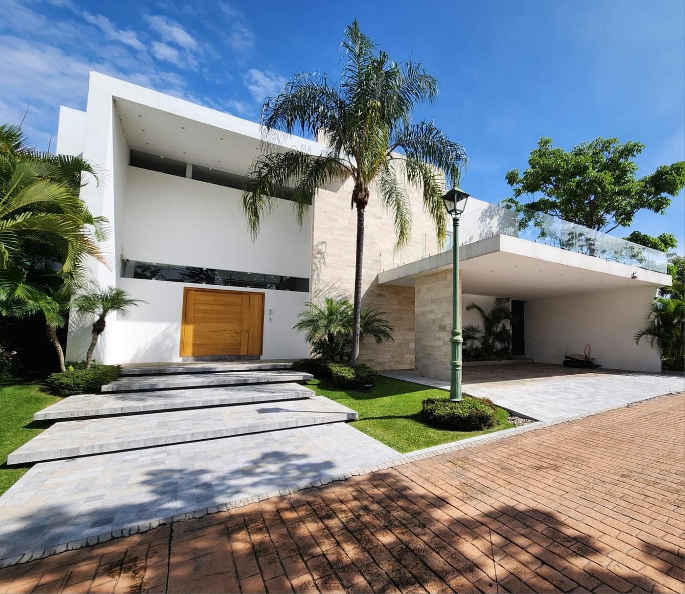 Luxury Home in Vista Hermosa | 5 Bedrooms | 630 Lot | Mascareño Subdivision