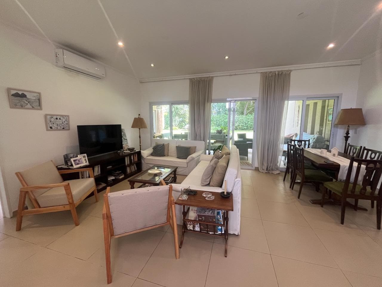 House for Sale: 3 bedrooms, North-facing lot, separate kitchen. Gated Community, Escobar