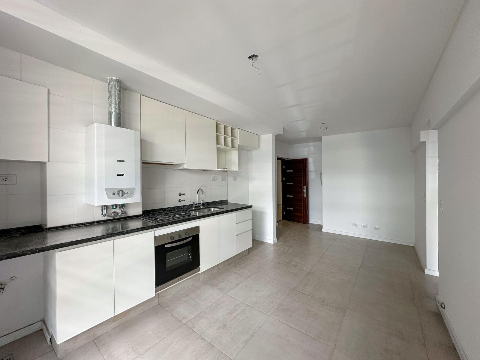 1-bedroom apartment facing the street with amenities in the riverfront area
