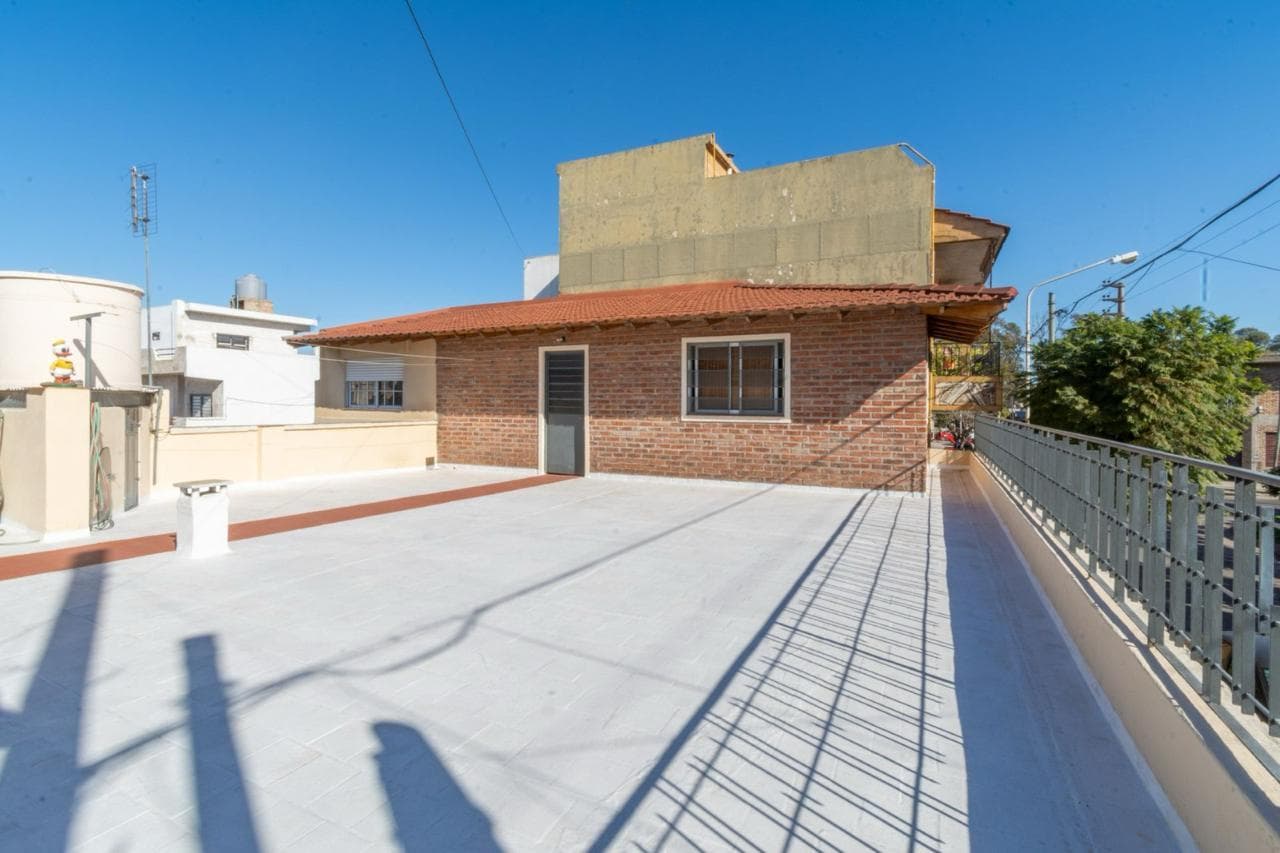 House for Sale: 3 rooms, 2 bedrooms, living room, garage, bathroom, half-bath, laundry room, grill, terrace, and patio