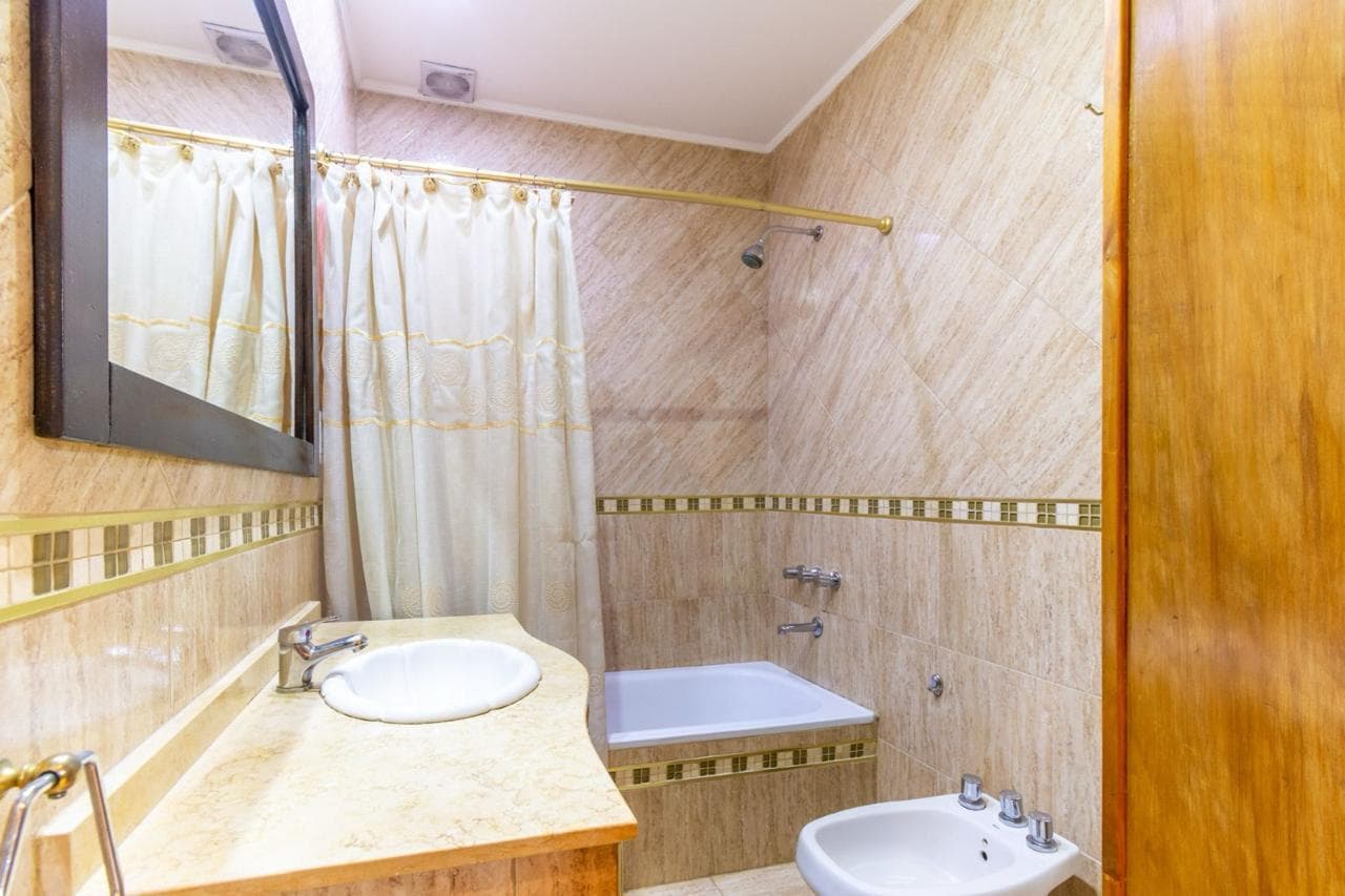 House for Sale: 3 rooms, 2 bedrooms, living room, garage, bathroom, half-bath, laundry room, grill, terrace, and patio