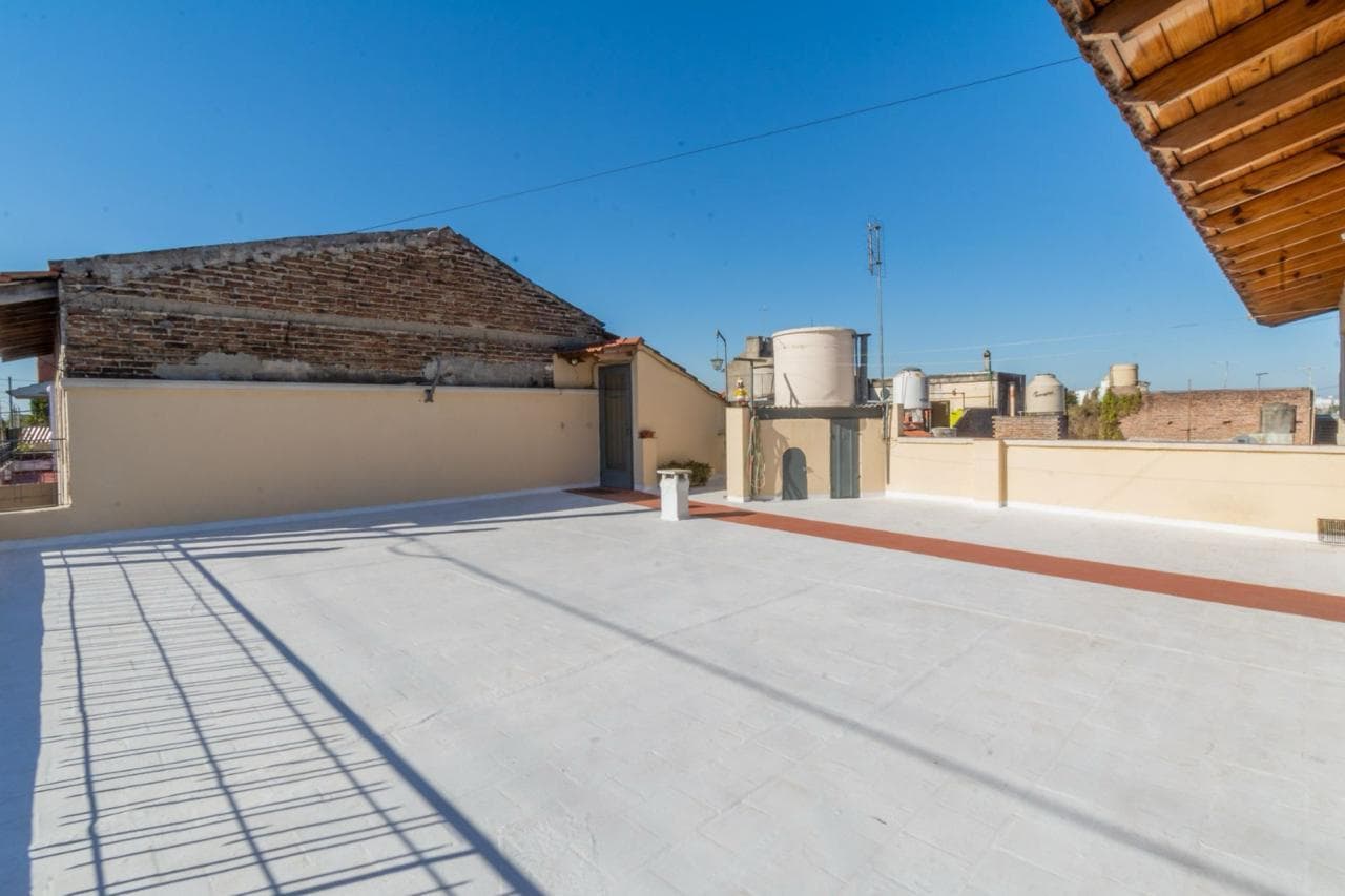 House for Sale: 3 rooms, 2 bedrooms, living room, garage, bathroom, half-bath, laundry room, grill, terrace, and patio
