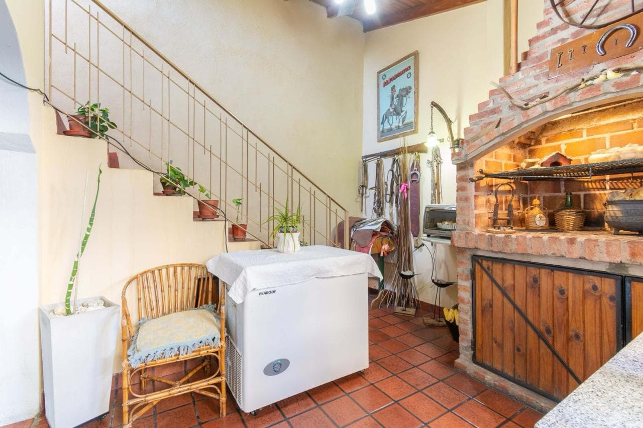 House for Sale: 3 rooms, 2 bedrooms, living room, garage, bathroom, half-bath, laundry room, grill, terrace, and patio
