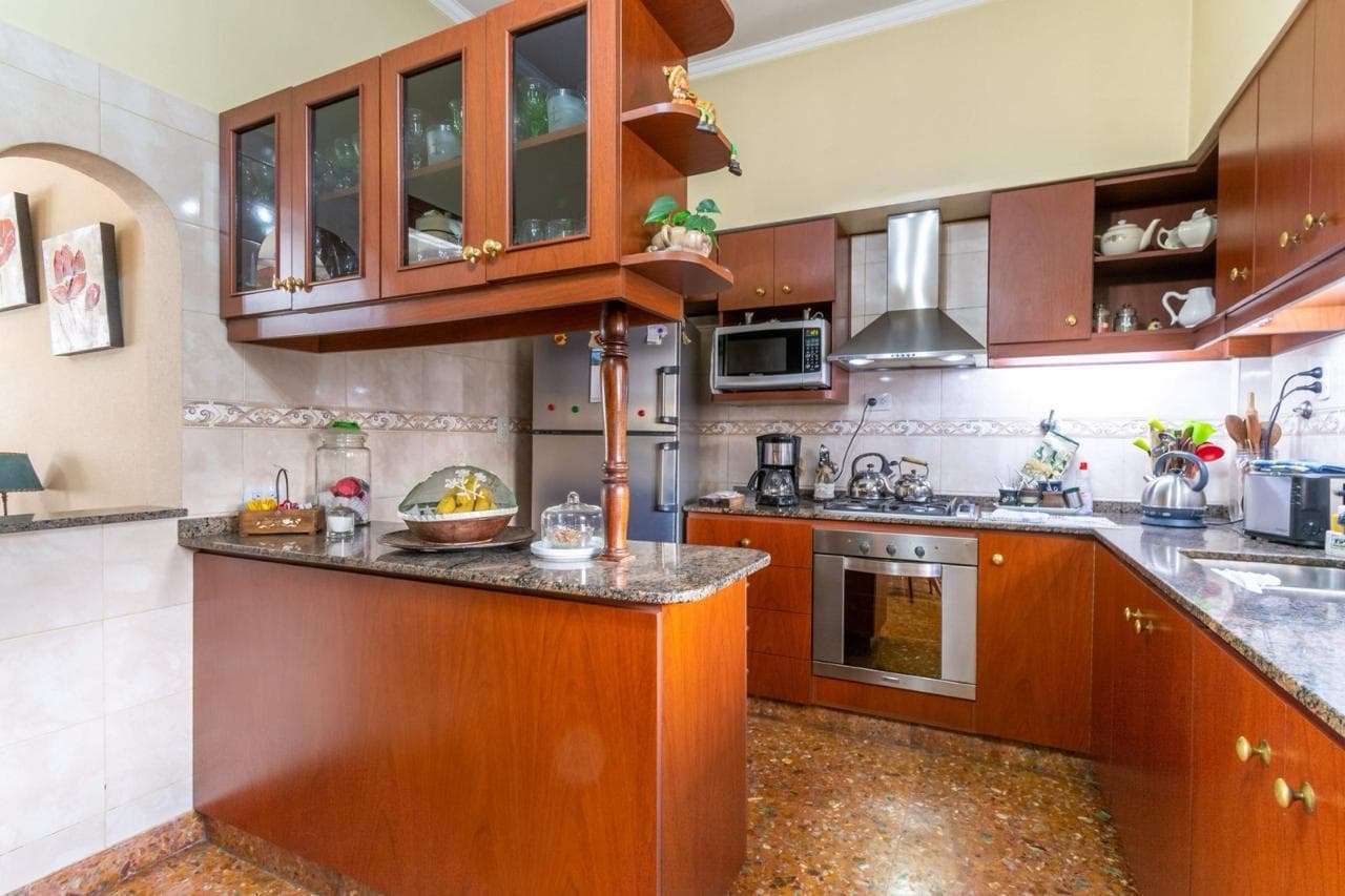 House for Sale: 3 rooms, 2 bedrooms, living room, garage, bathroom, half-bath, laundry room, grill, terrace, and patio