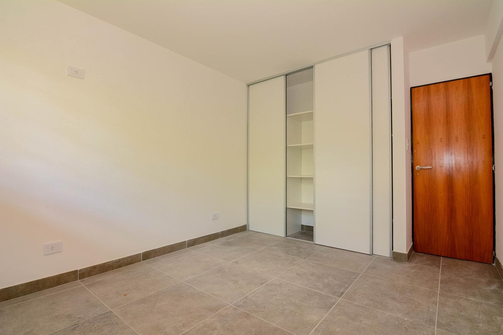 1-BEDROOM APARTMENT FOR SALE ON LA SEXTA.