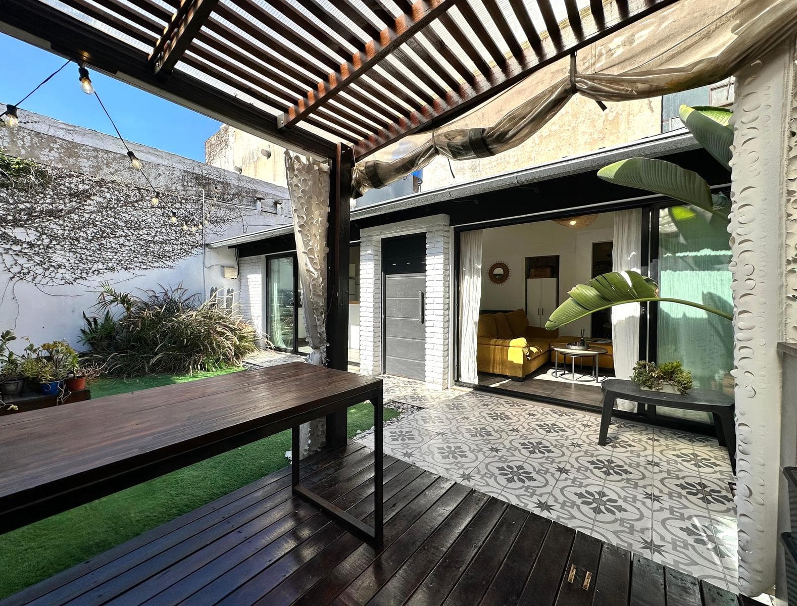 FOR SALE: 3-ROOM APARTMENT WITH GARDEN AND BARBECUE AREA - LOMAS DE ZAMORA