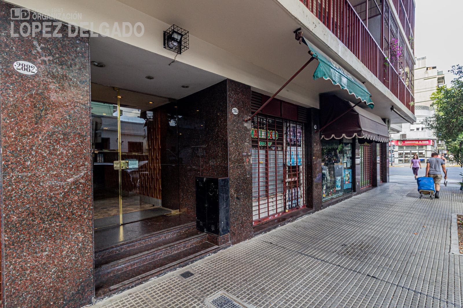 3-bedroom apartment with a wrap-around balcony in Villa Santa Rita. Financing available.