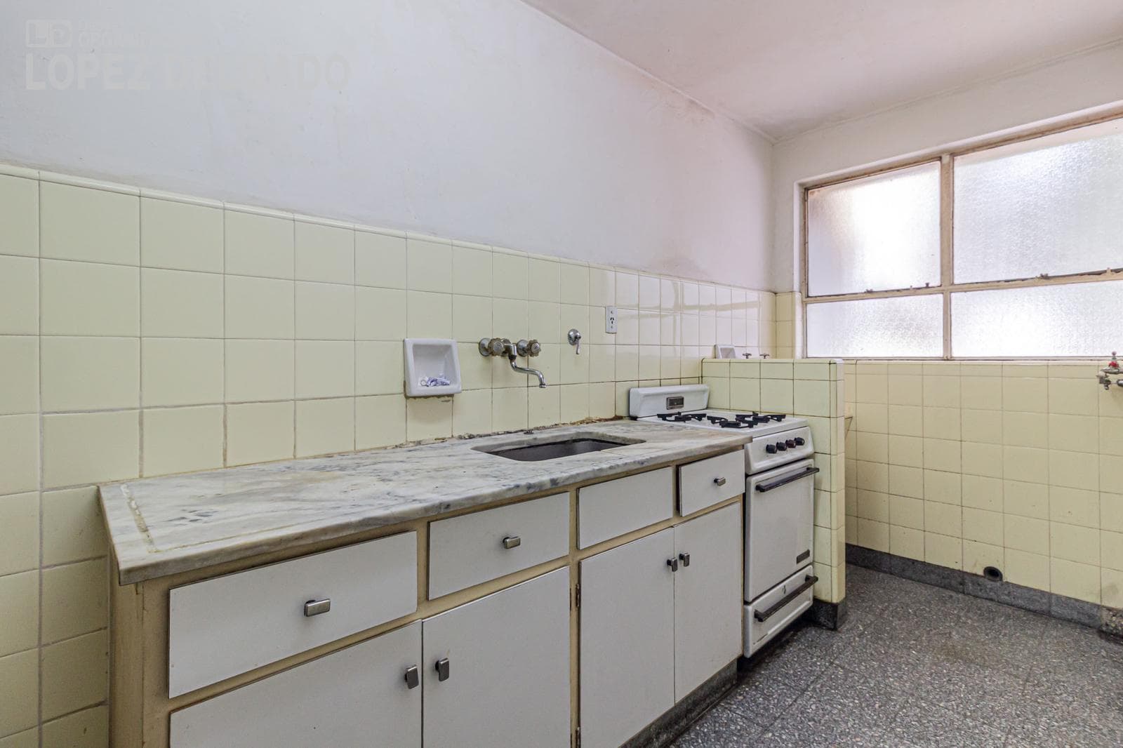 3-bedroom apartment with a wrap-around balcony in Villa Santa Rita. Financing available.