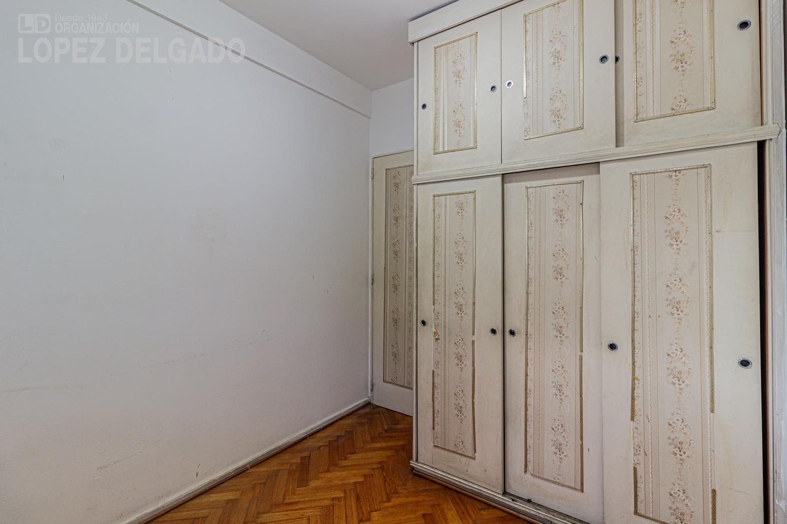 3-bedroom apartment with a wrap-around balcony in Villa Santa Rita. Financing available.