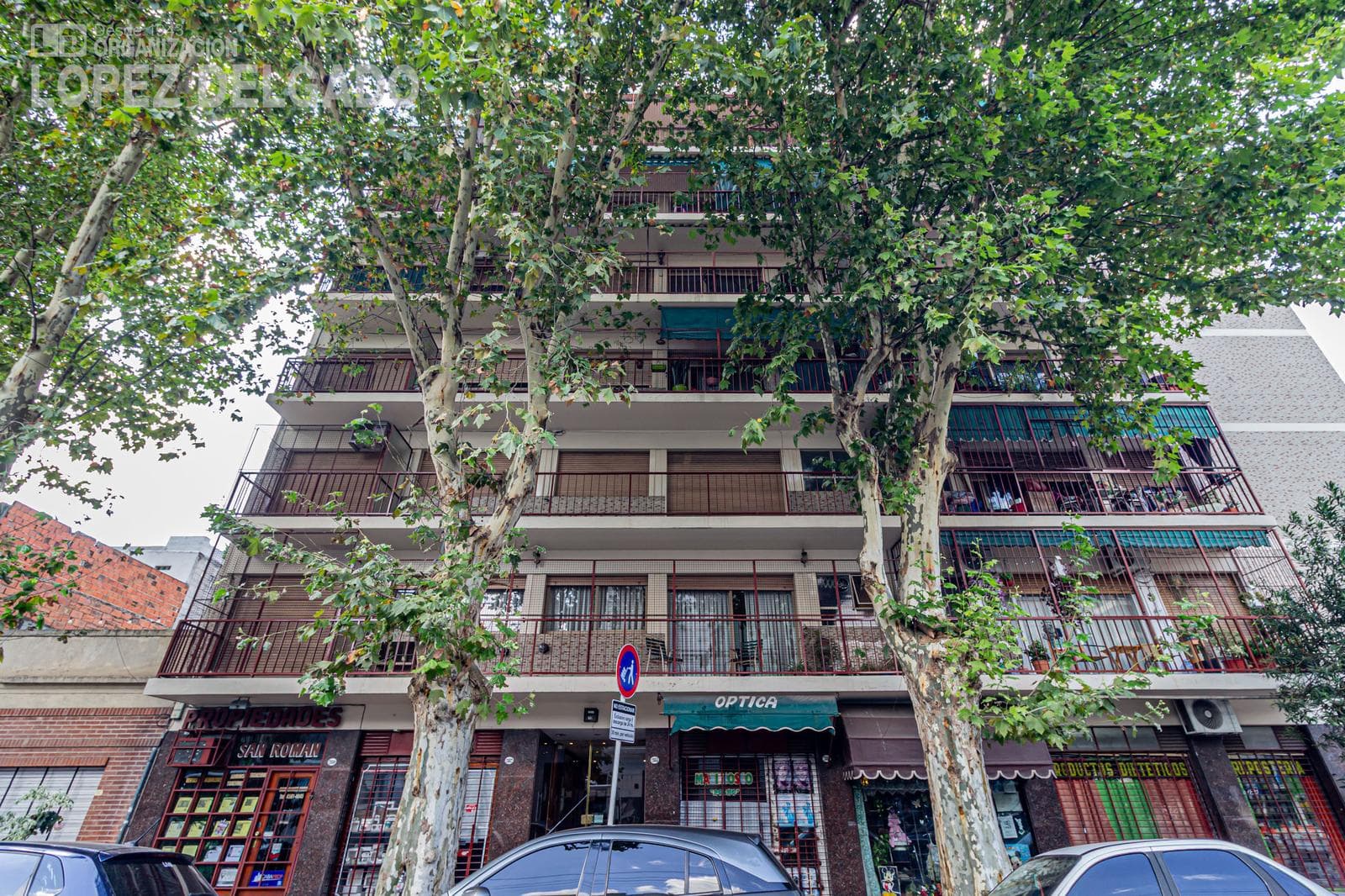 3-bedroom apartment with a wrap-around balcony in Villa Santa Rita. Financing available.