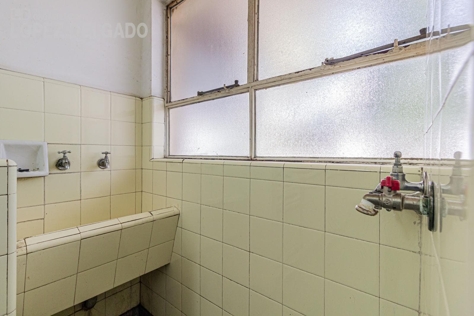 3-bedroom apartment with a wrap-around balcony in Villa Santa Rita. Financing available.