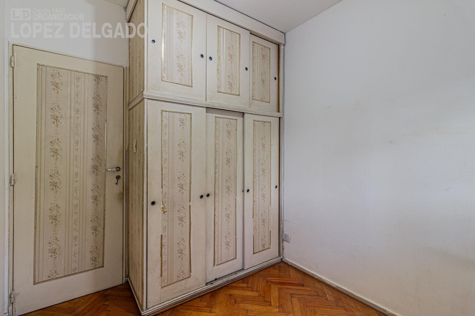 3-bedroom apartment with a wrap-around balcony in Villa Santa Rita. Financing available.