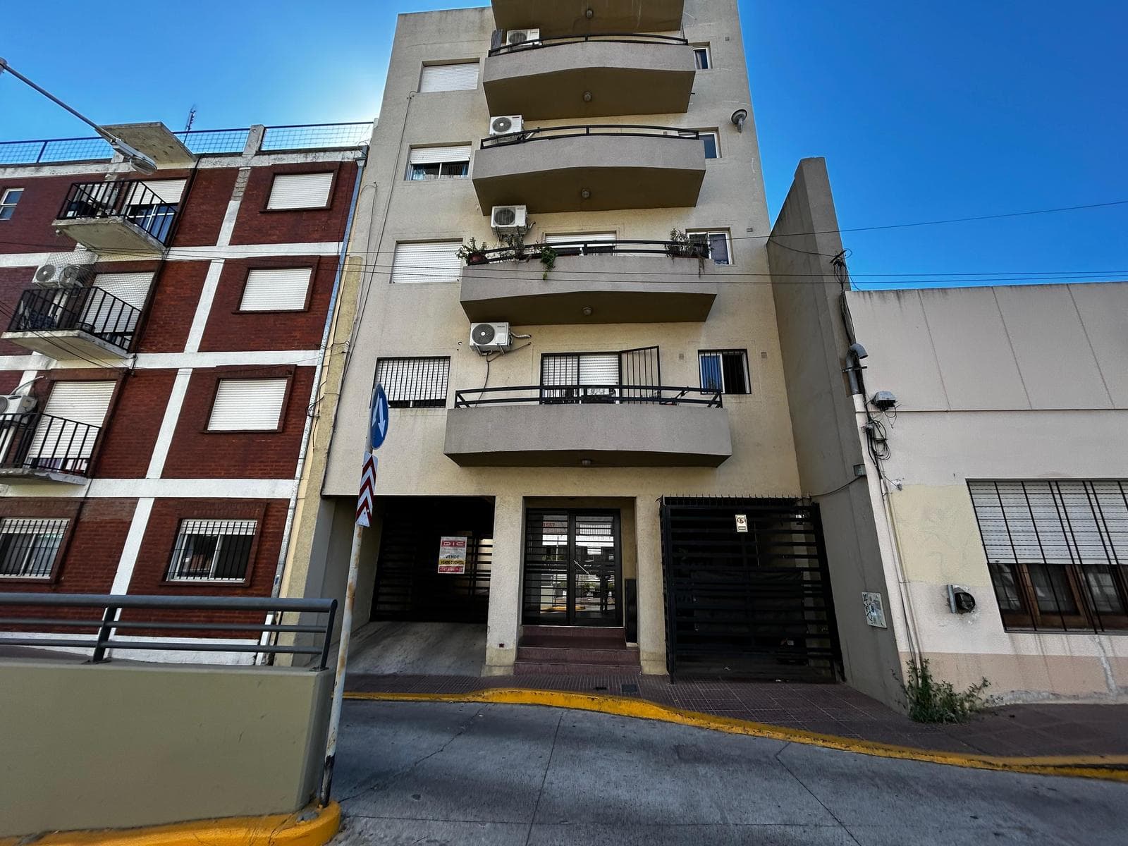 Apartment for sale with garage, good return on investment, ideal for investors