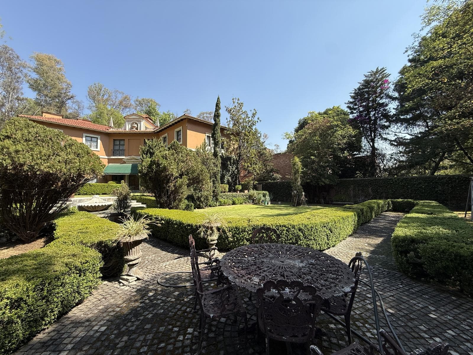 Incredible House for Sale in Bosques de las Lomas