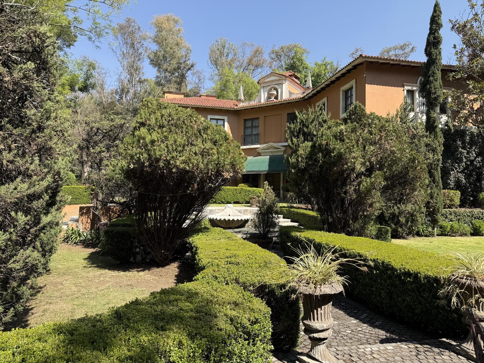 Incredible House for Sale in Bosques de las Lomas