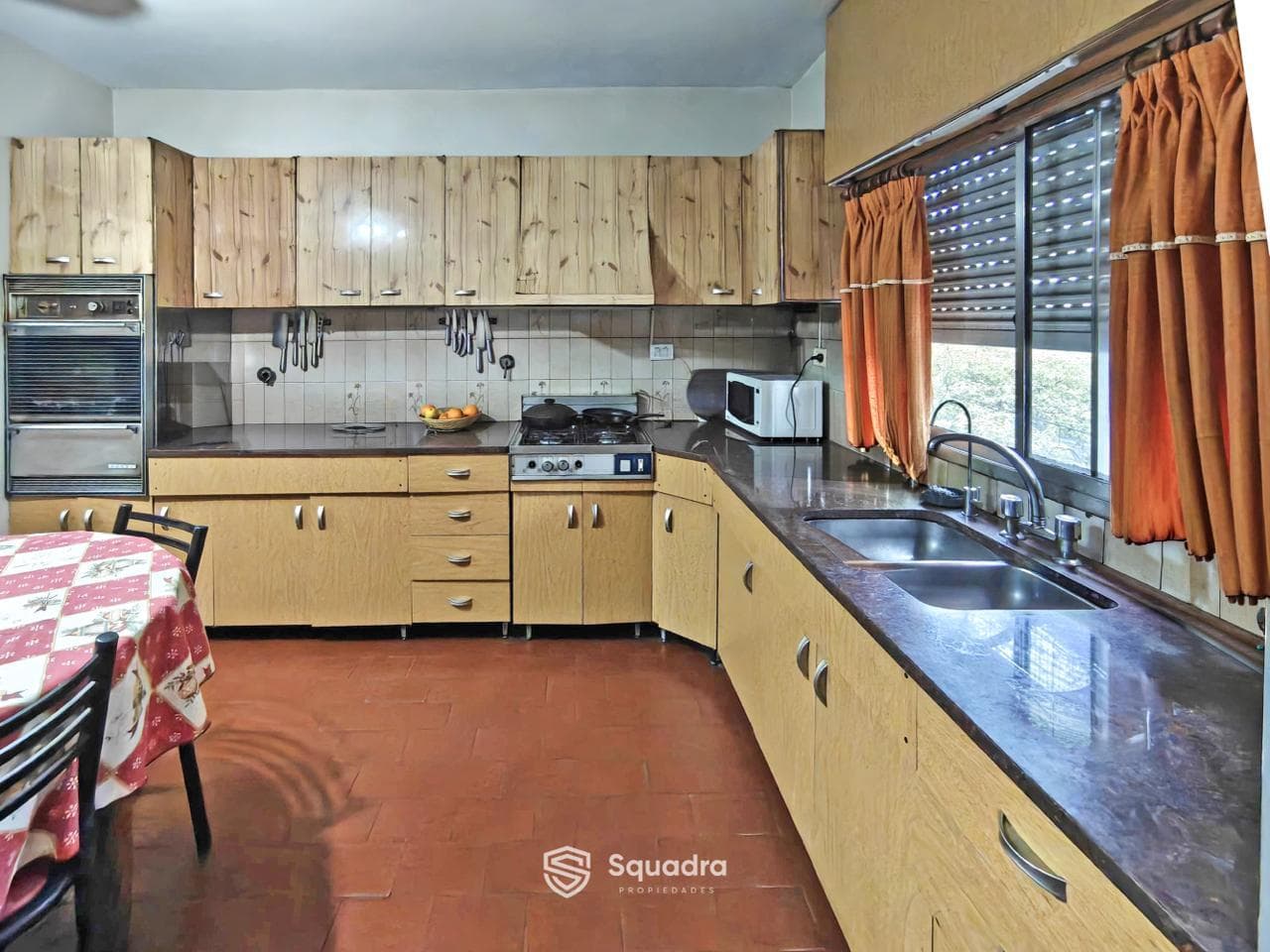 FOR SALE - 3-bedroom duplex, plus 3 commercial spaces and a garage - Abasto neighborhood, Rosario.