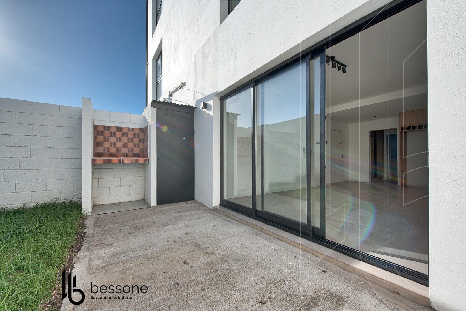 Brand-New House with Patio and Grill in San José