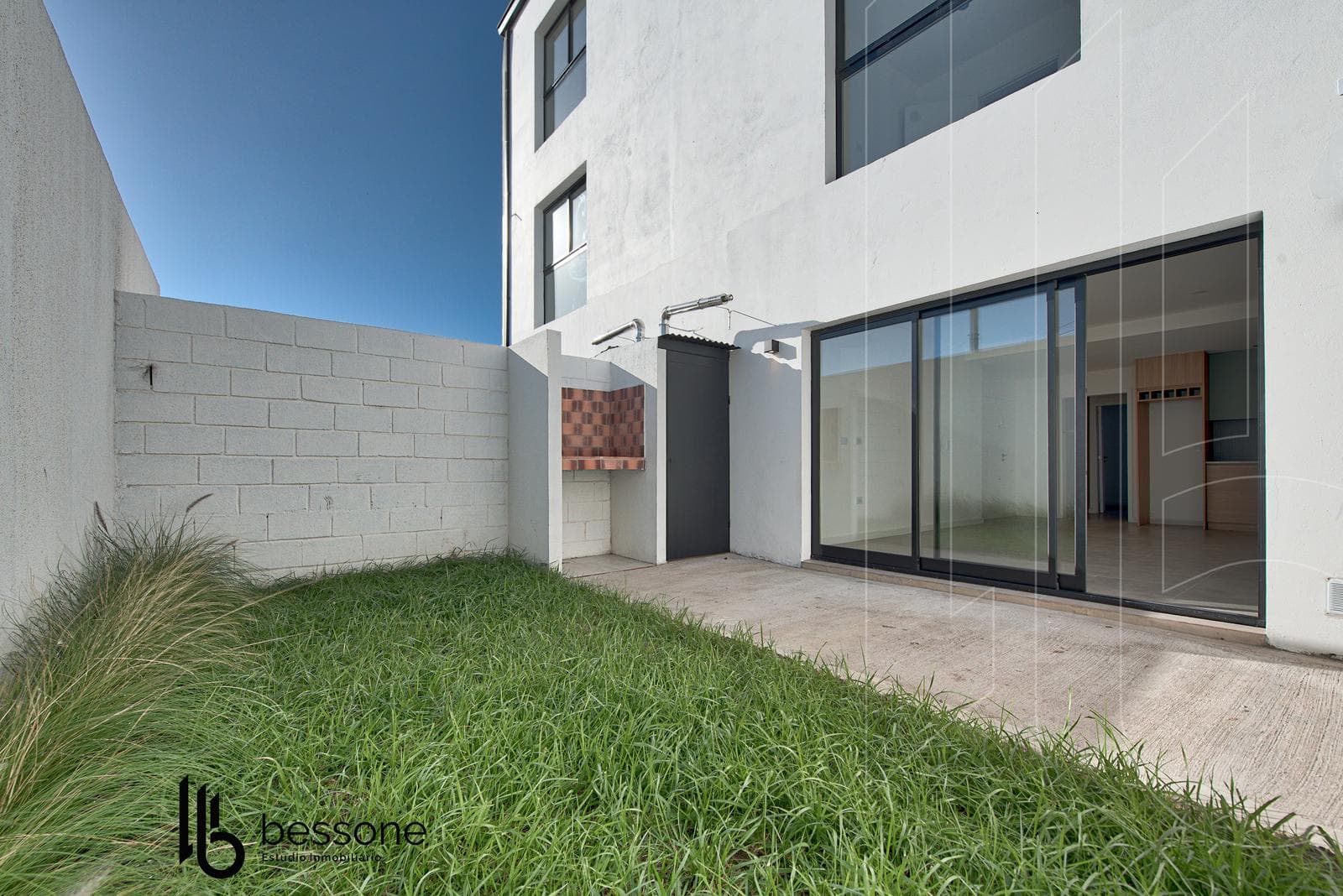 Brand-New House with Patio and Grill in San José