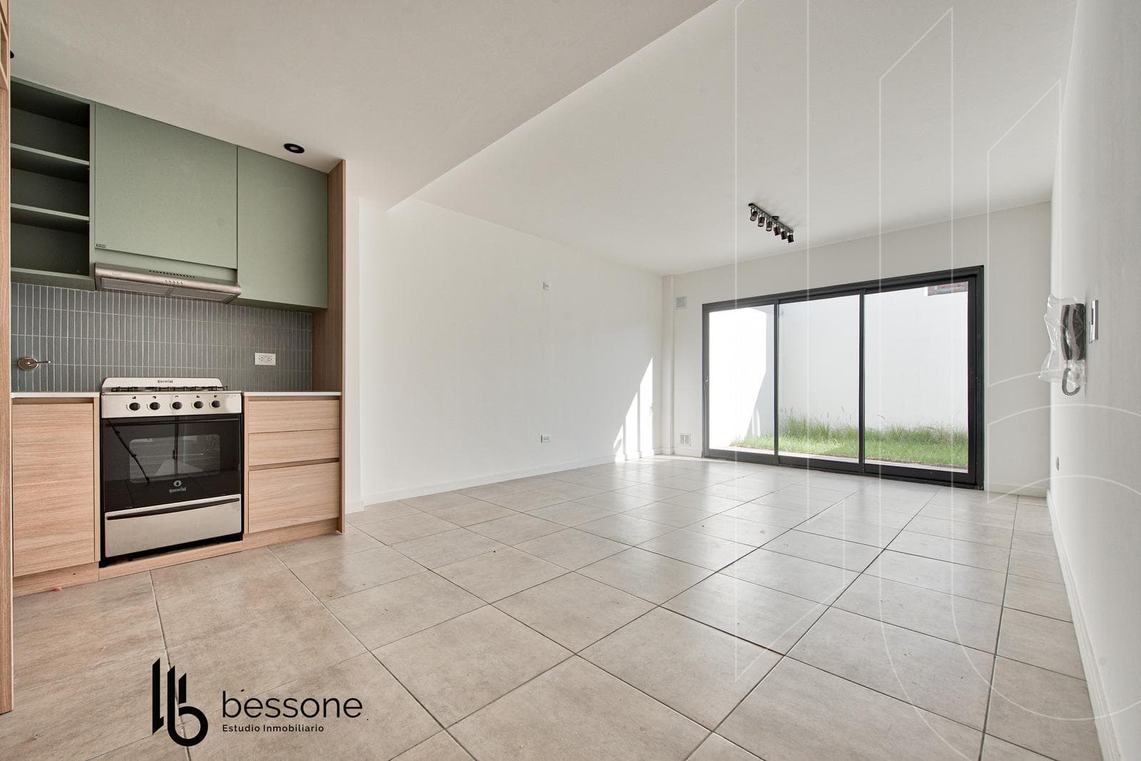 Brand-New House with Patio and Grill in San José
