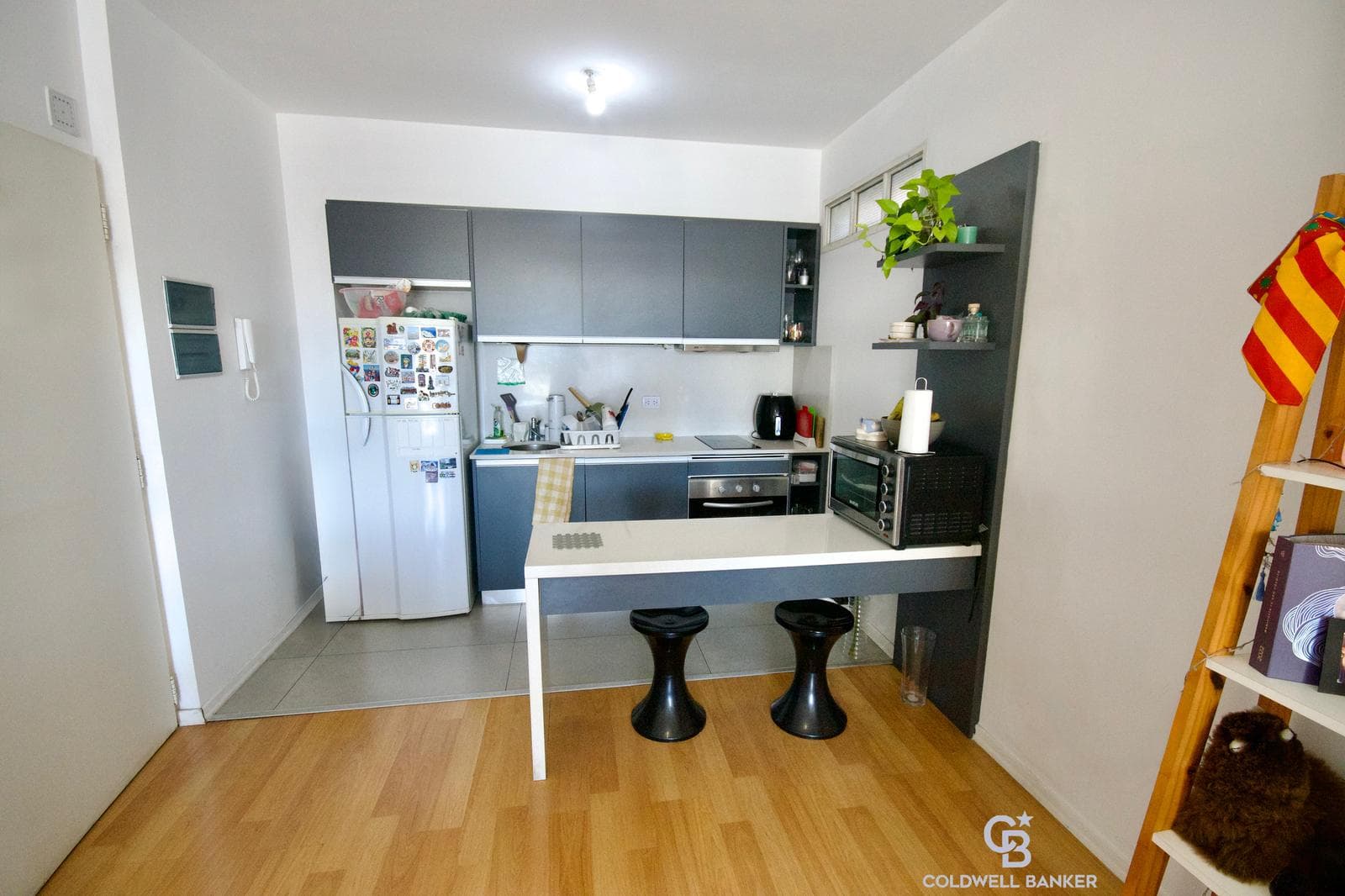 Bright 2-room apartment with amenities