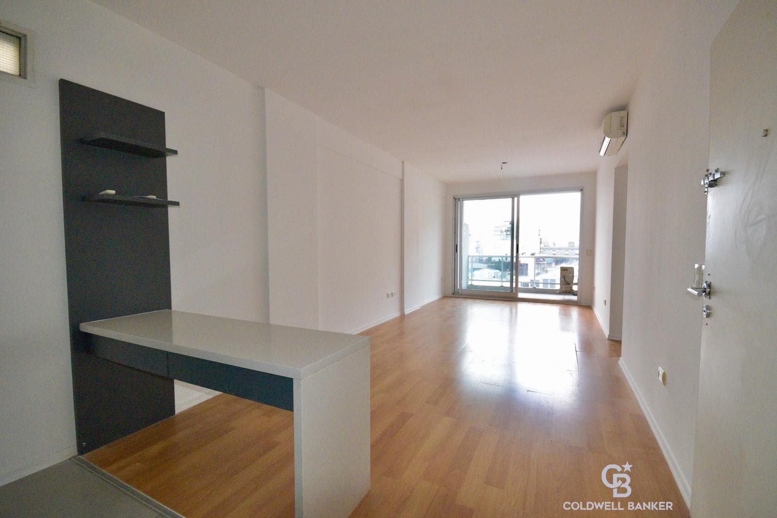 Bright 2-room apartment with amenities