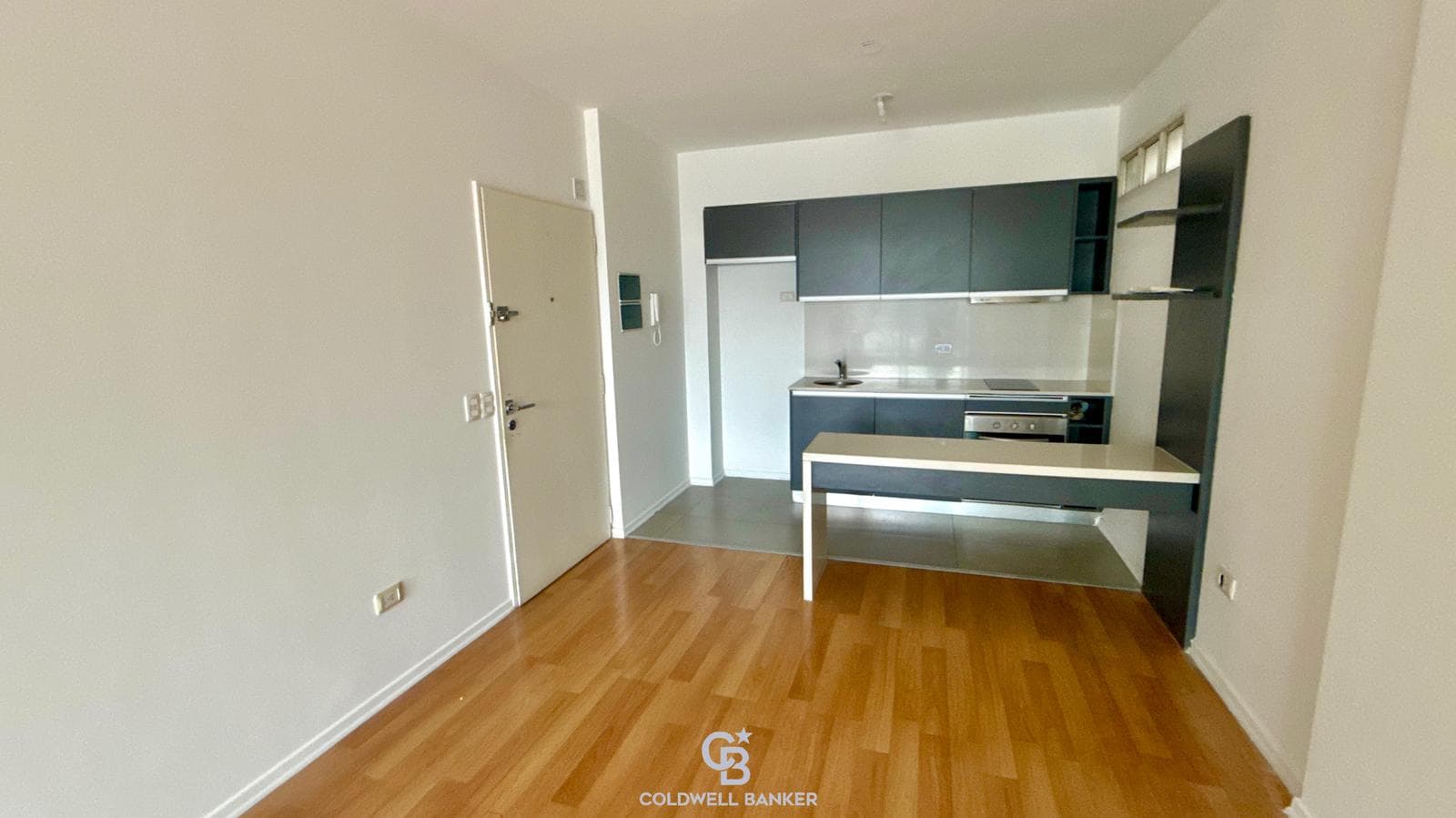 Bright 2-room apartment with amenities