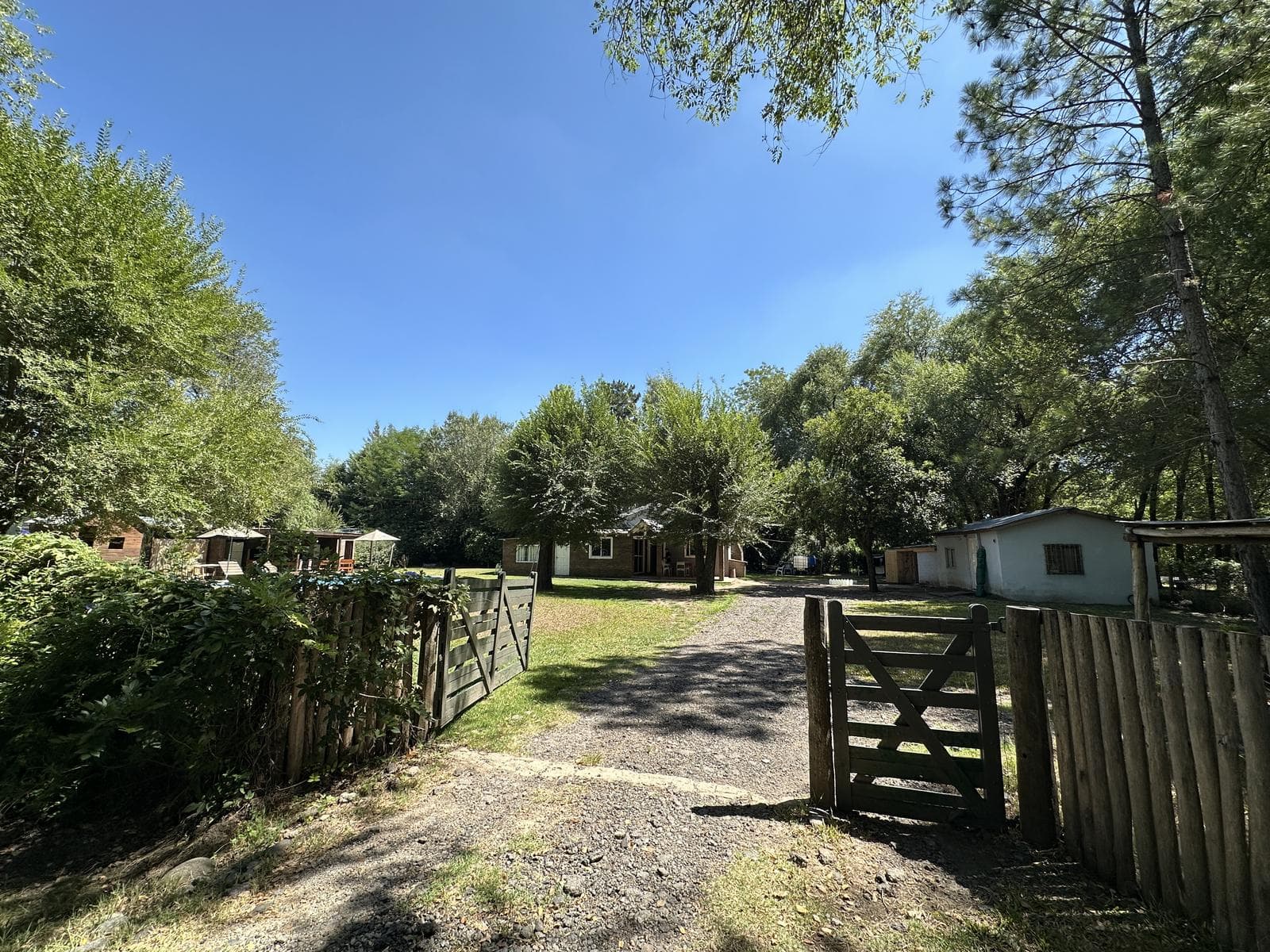 3-Bedroom Country House for Sale. Large green park with a pool and barbecue area. Los Cardales, Santa Brigida