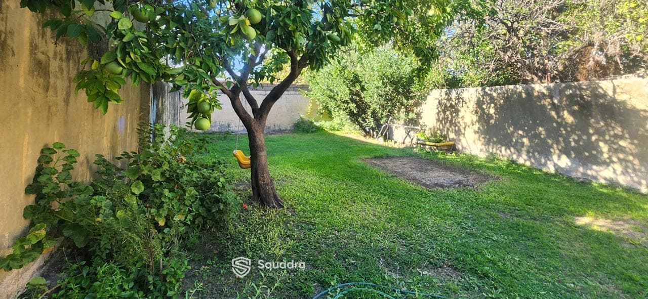 FOR SALE | TRADE - 2-bedroom house with a garage and a commercial space in front - Alberdi, Rosario.