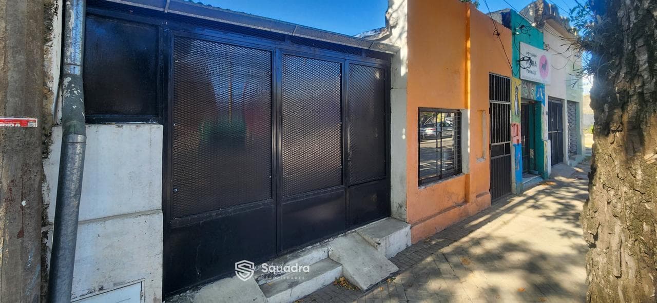 FOR SALE | TRADE - 2-bedroom house with a garage and a commercial space in front - Alberdi, Rosario.