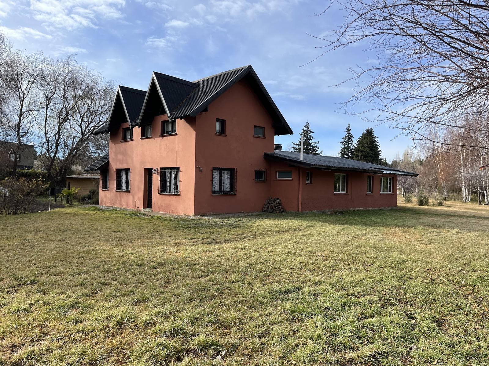 Excellent lot with a house in Dina Huapi