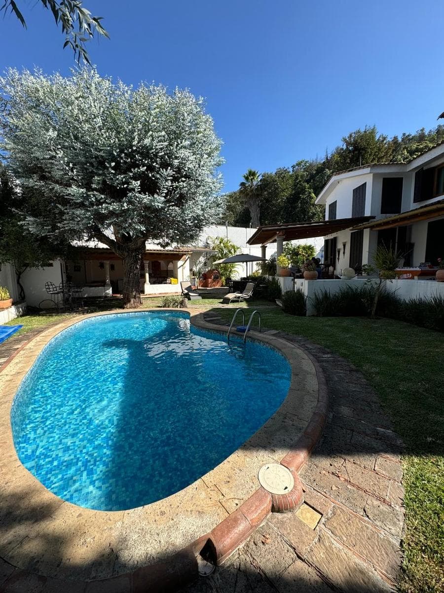 House for Sale with Pool in Prados del Campestre