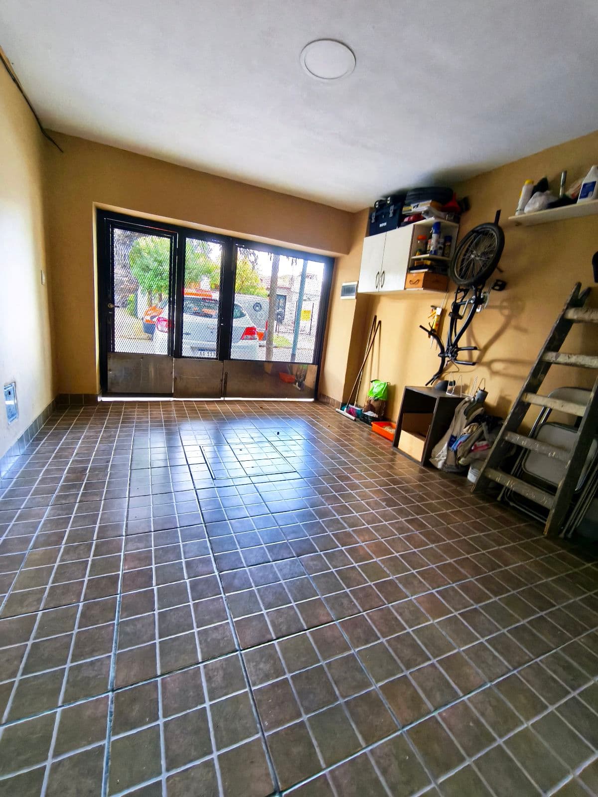 3-room duplex for sale with garage and patio in Villa Ballester/Chilavert—in excellent condition