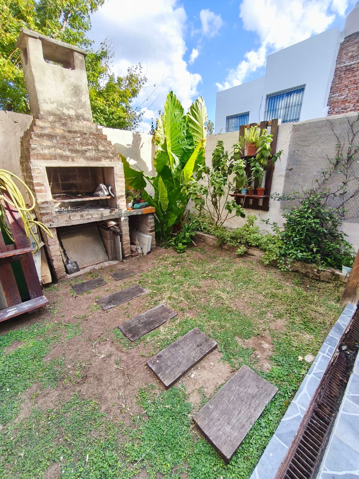 3-room duplex for sale with garage and patio in Villa Ballester/Chilavert—in excellent condition