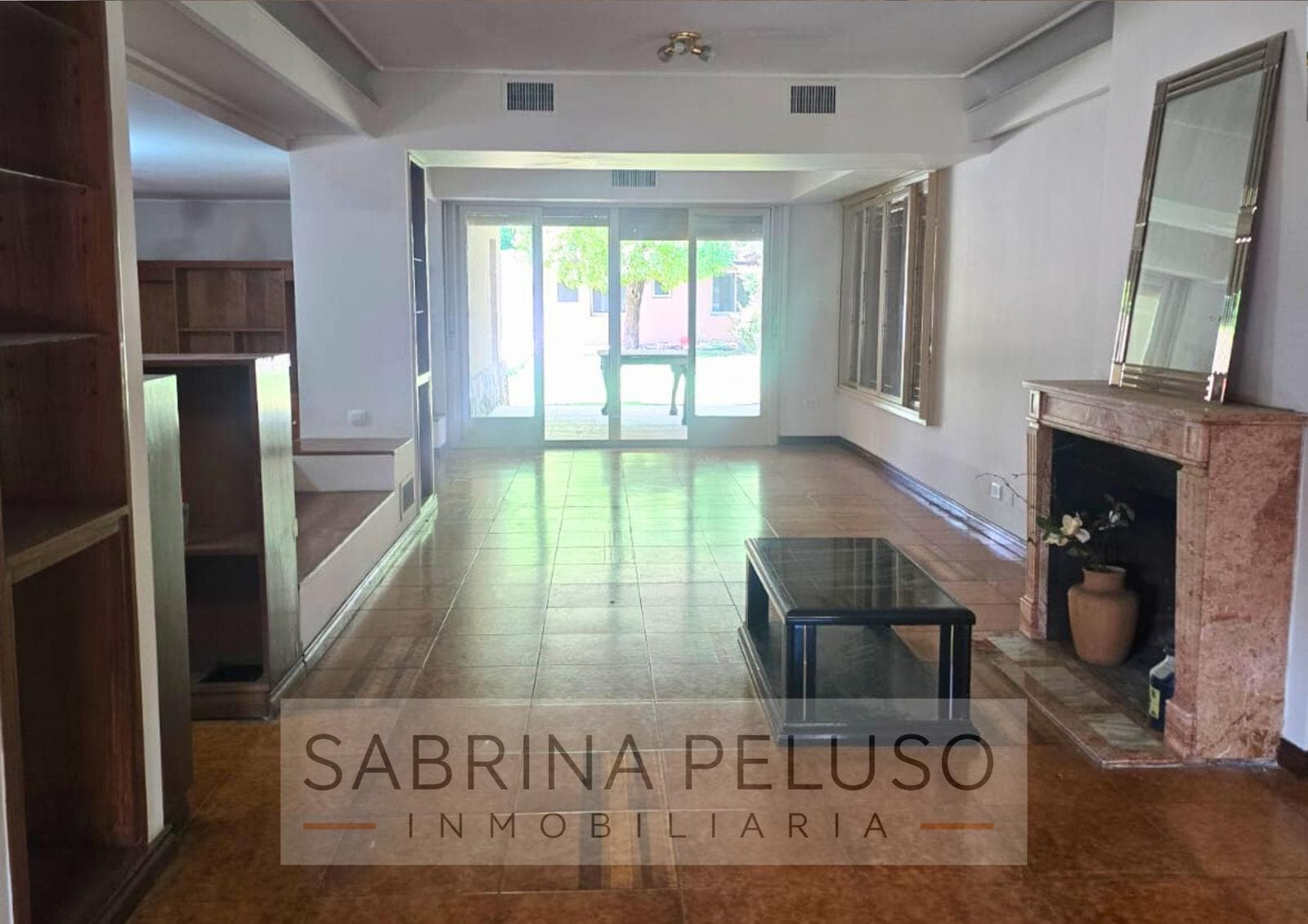 Mansion for Sale in Castelar: 6 Bedrooms, Pool, Barbecue Area, Garages
