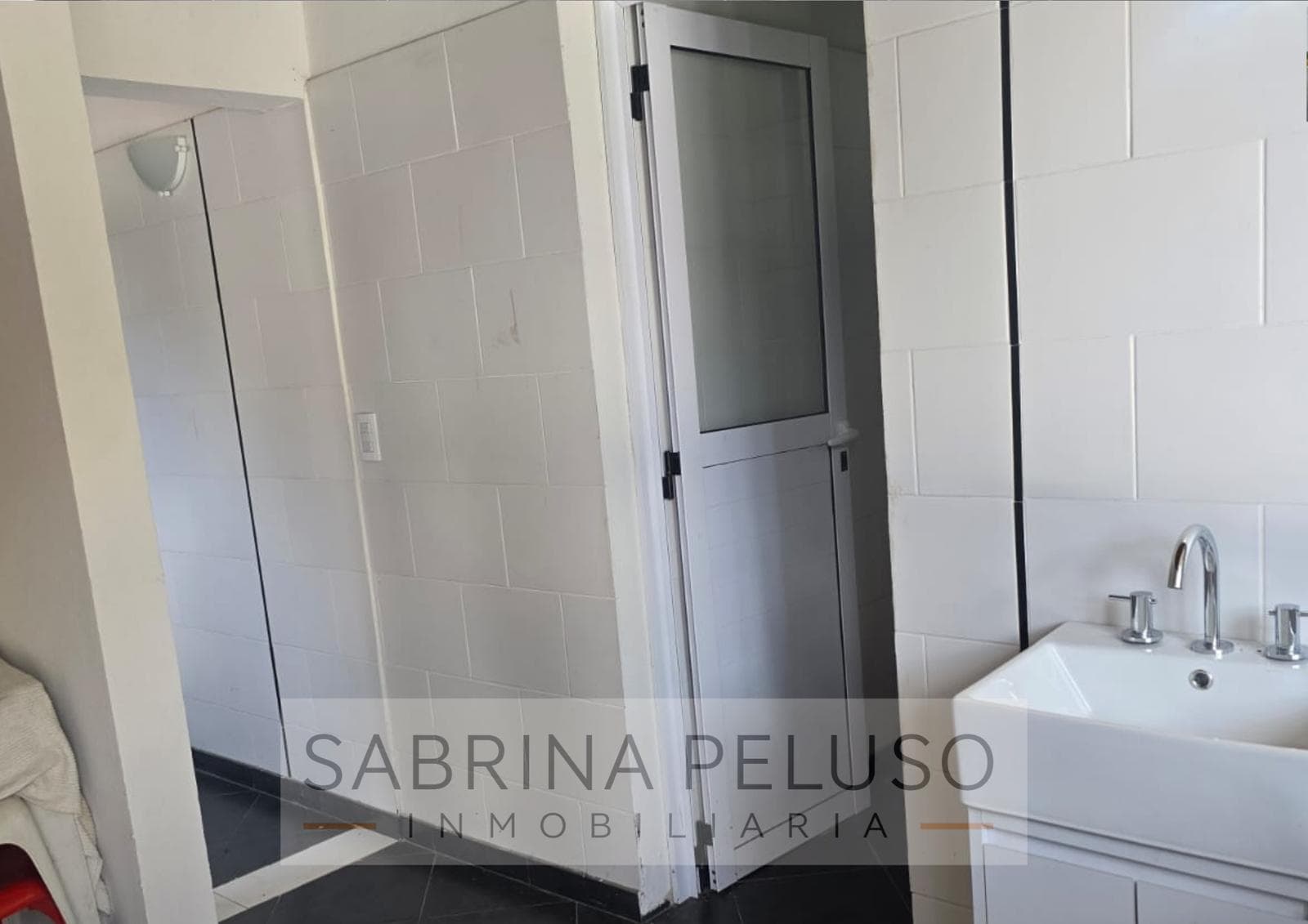 Mansion for Sale in Castelar: 6 Bedrooms, Pool, Barbecue Area, Garages