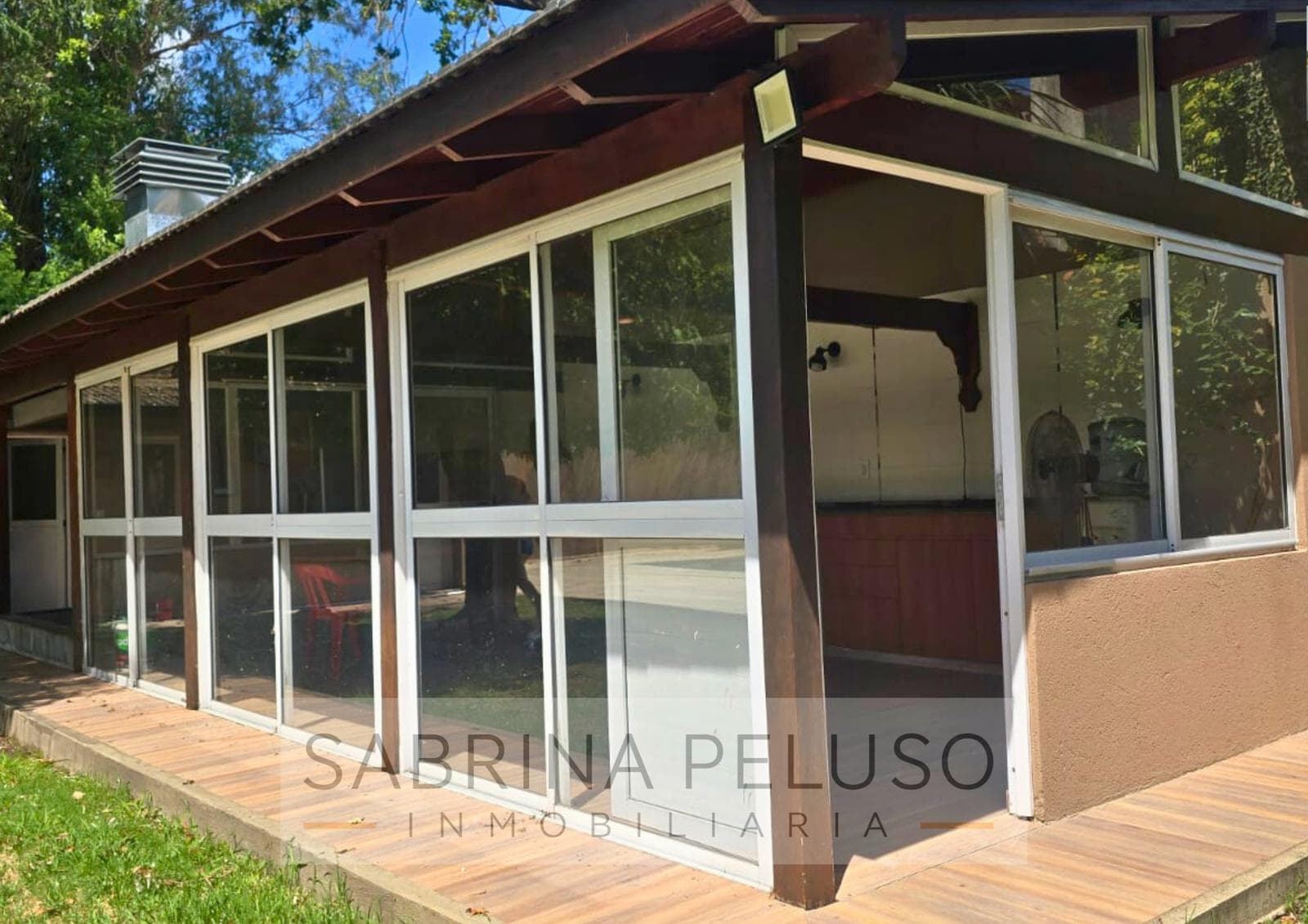 Mansion for Sale in Castelar: 6 Bedrooms, Pool, Barbecue Area, Garages
