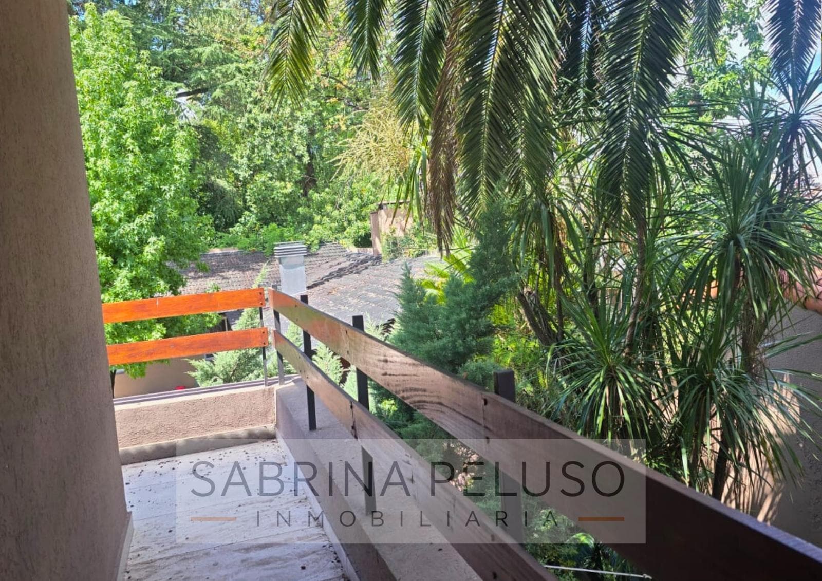 Mansion for Sale in Castelar: 6 Bedrooms, Pool, Barbecue Area, Garages