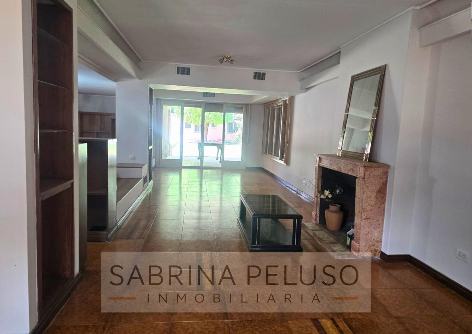 Mansion for Sale in Castelar: 6 Bedrooms, Pool, Barbecue Area, Garages