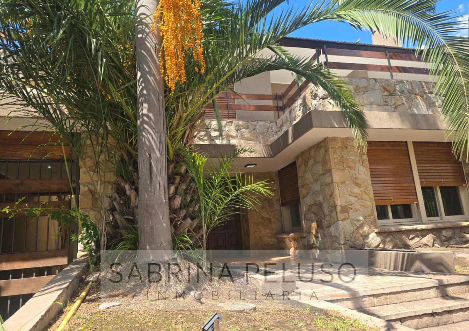 Mansion for Sale in Castelar: 6 Bedrooms, Pool, Barbecue Area, Garages