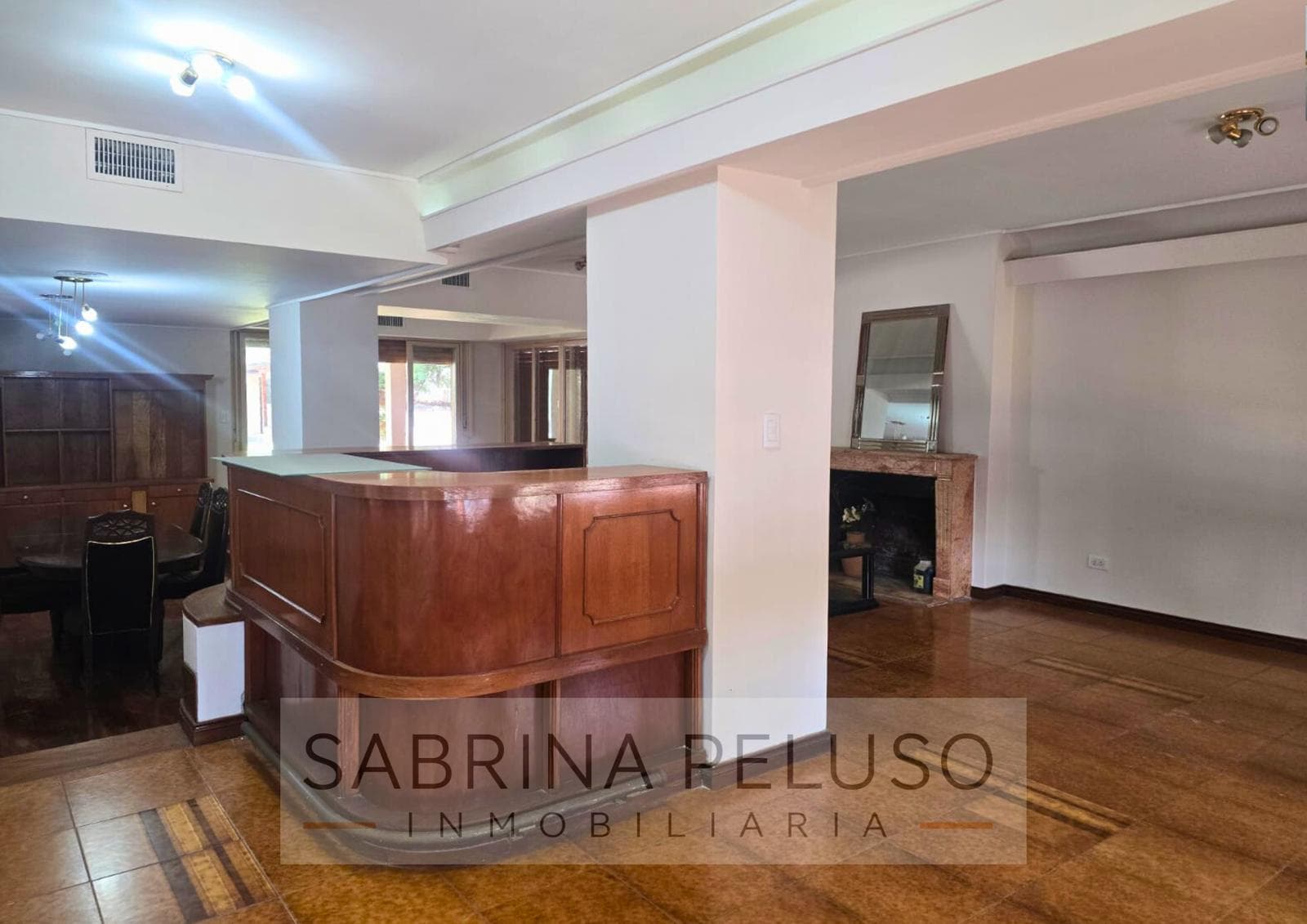 Mansion for Sale in Castelar: 6 Bedrooms, Pool, Barbecue Area, Garages