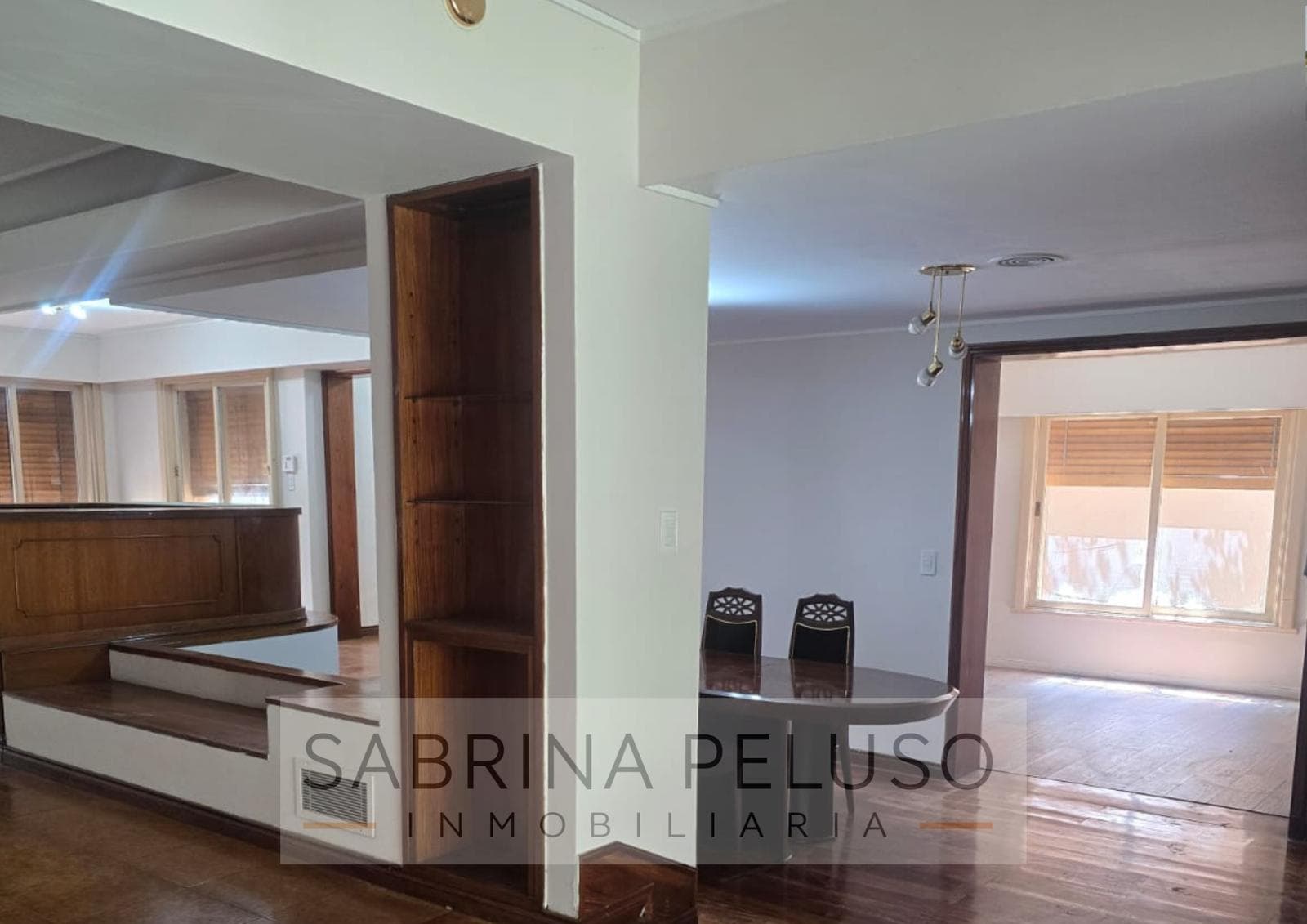 Mansion for Sale in Castelar: 6 Bedrooms, Pool, Barbecue Area, Garages