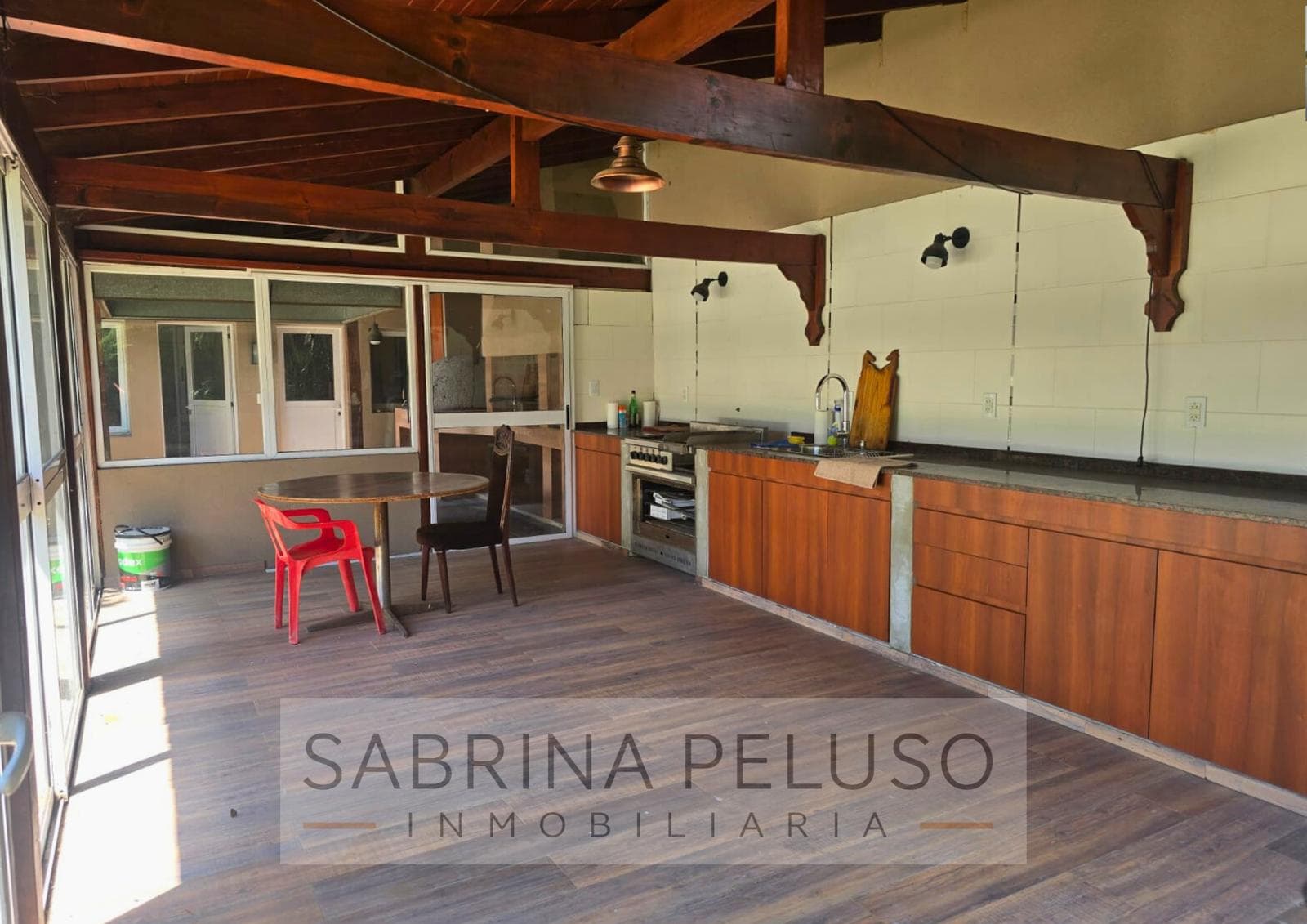 Mansion for Sale in Castelar: 6 Bedrooms, Pool, Barbecue Area, Garages