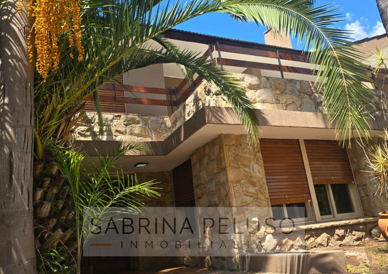 Mansion for Sale in Castelar: 6 Bedrooms, Pool, Barbecue Area, Garages