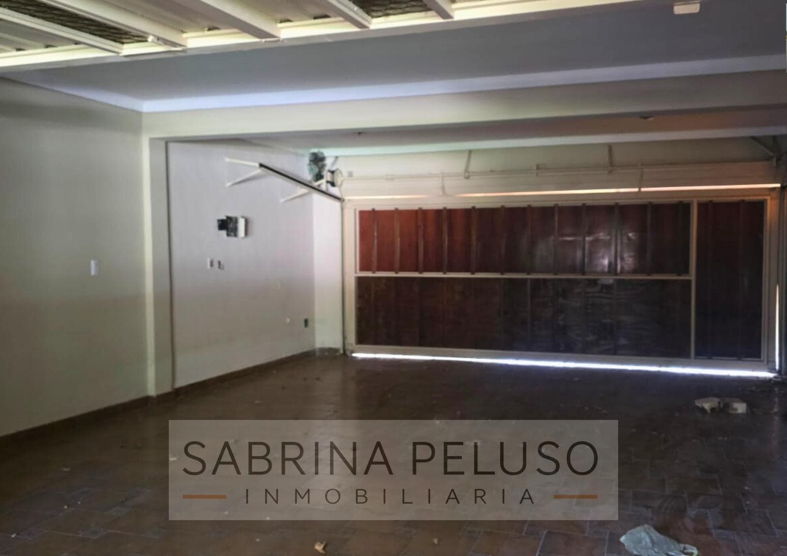 Mansion for Sale in Castelar: 6 Bedrooms, Pool, Barbecue Area, Garages