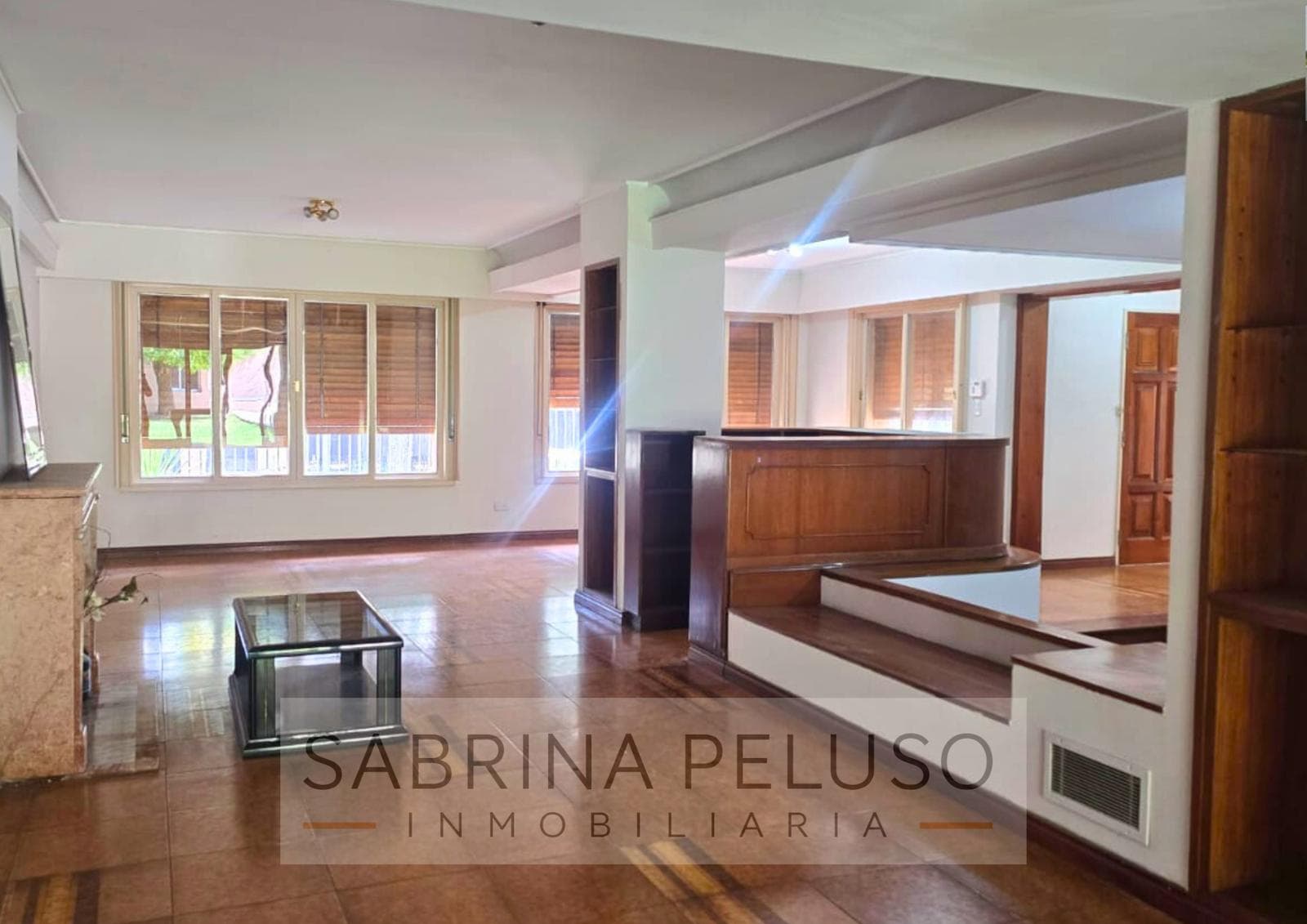 Mansion for Sale in Castelar: 6 Bedrooms, Pool, Barbecue Area, Garages