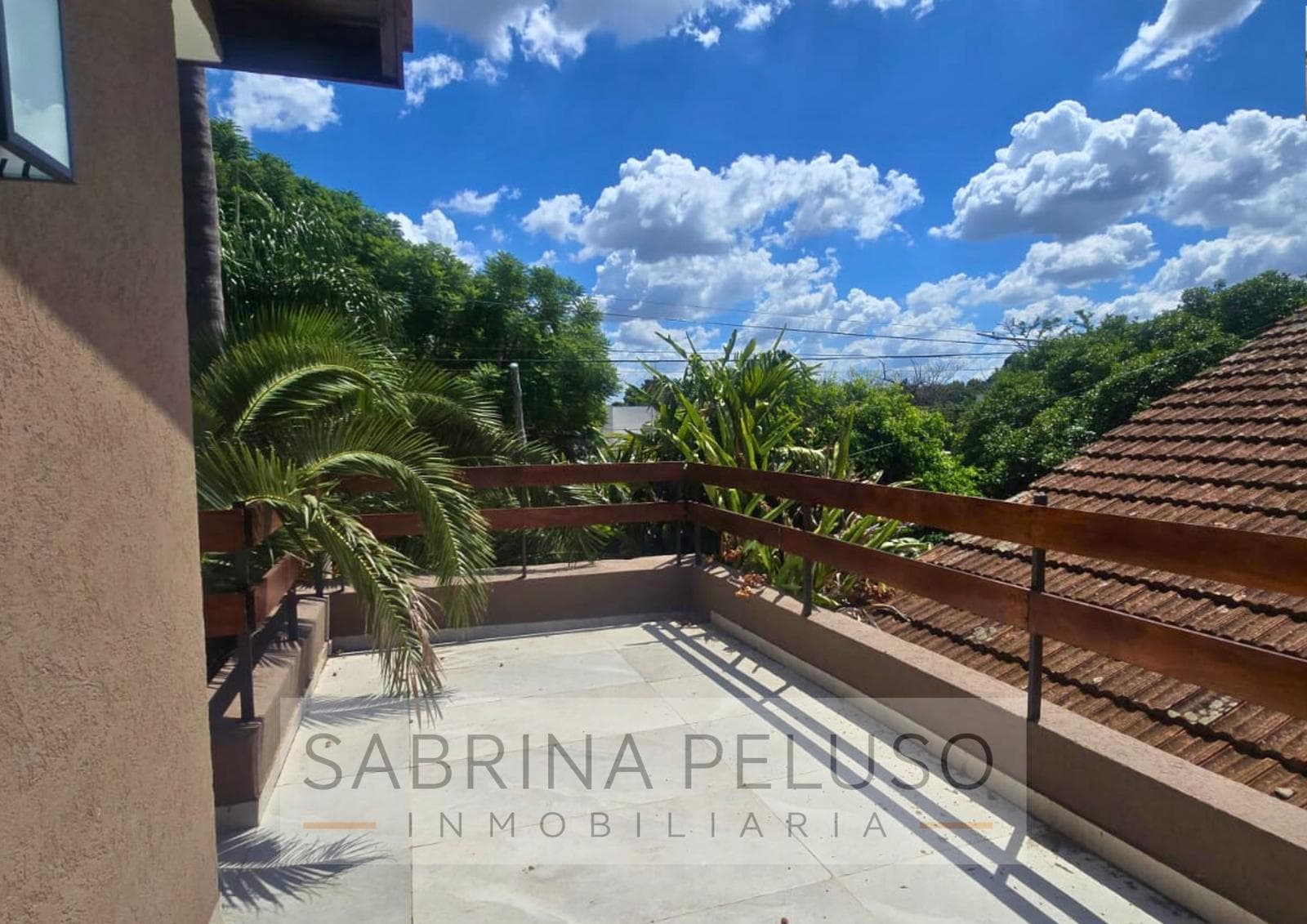 Mansion for Sale in Castelar: 6 Bedrooms, Pool, Barbecue Area, Garages