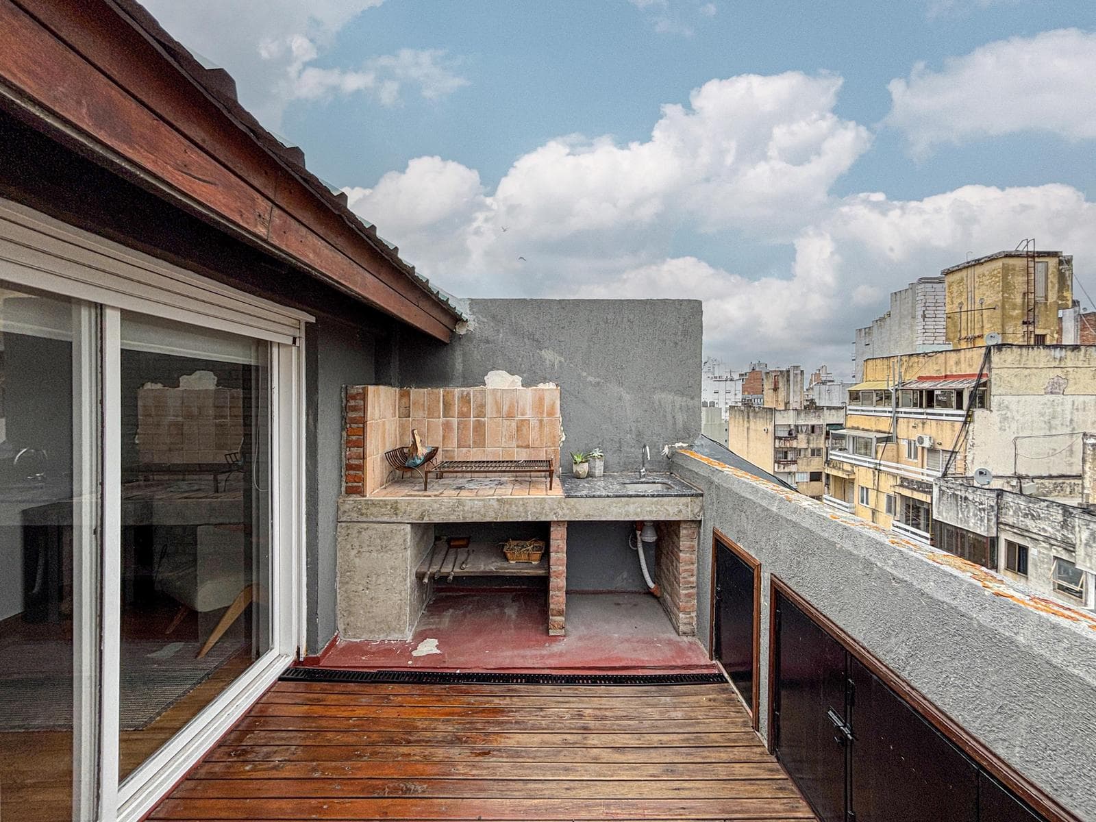 Unique 2-bedroom apartment with a multipurpose room, terrace, and grill