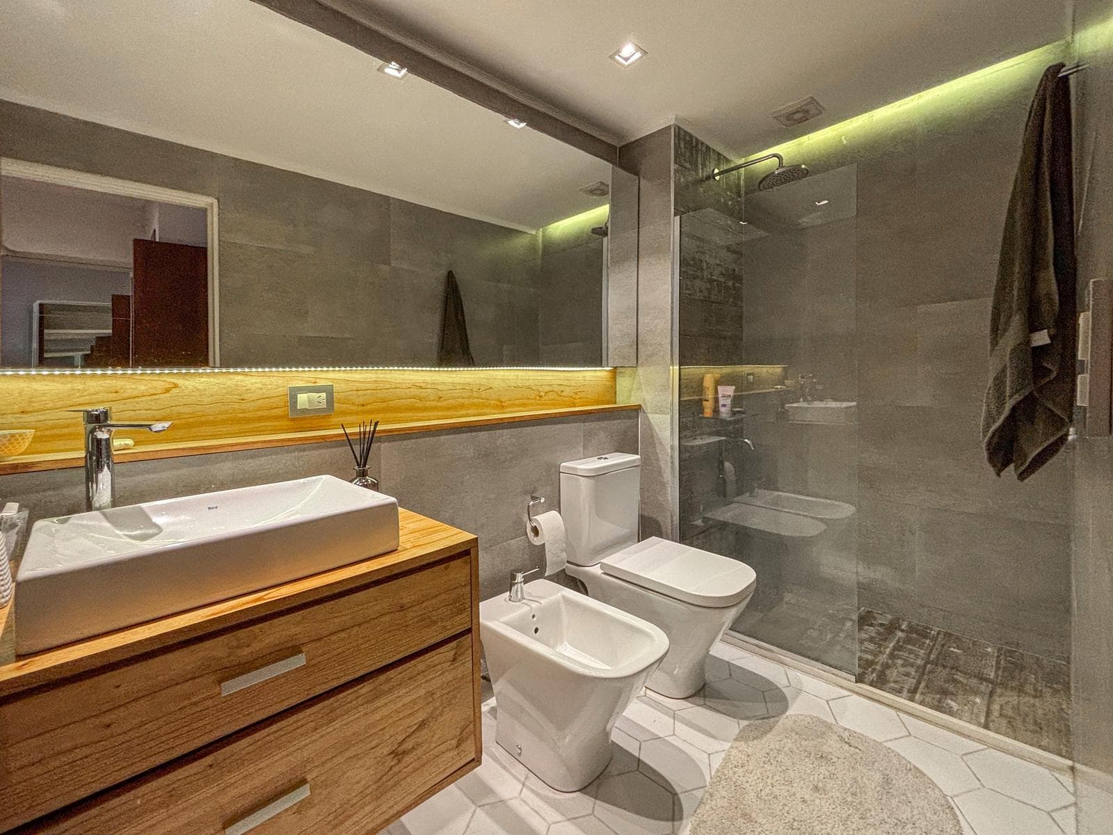 Unique 2-bedroom apartment with a multipurpose room, terrace, and grill