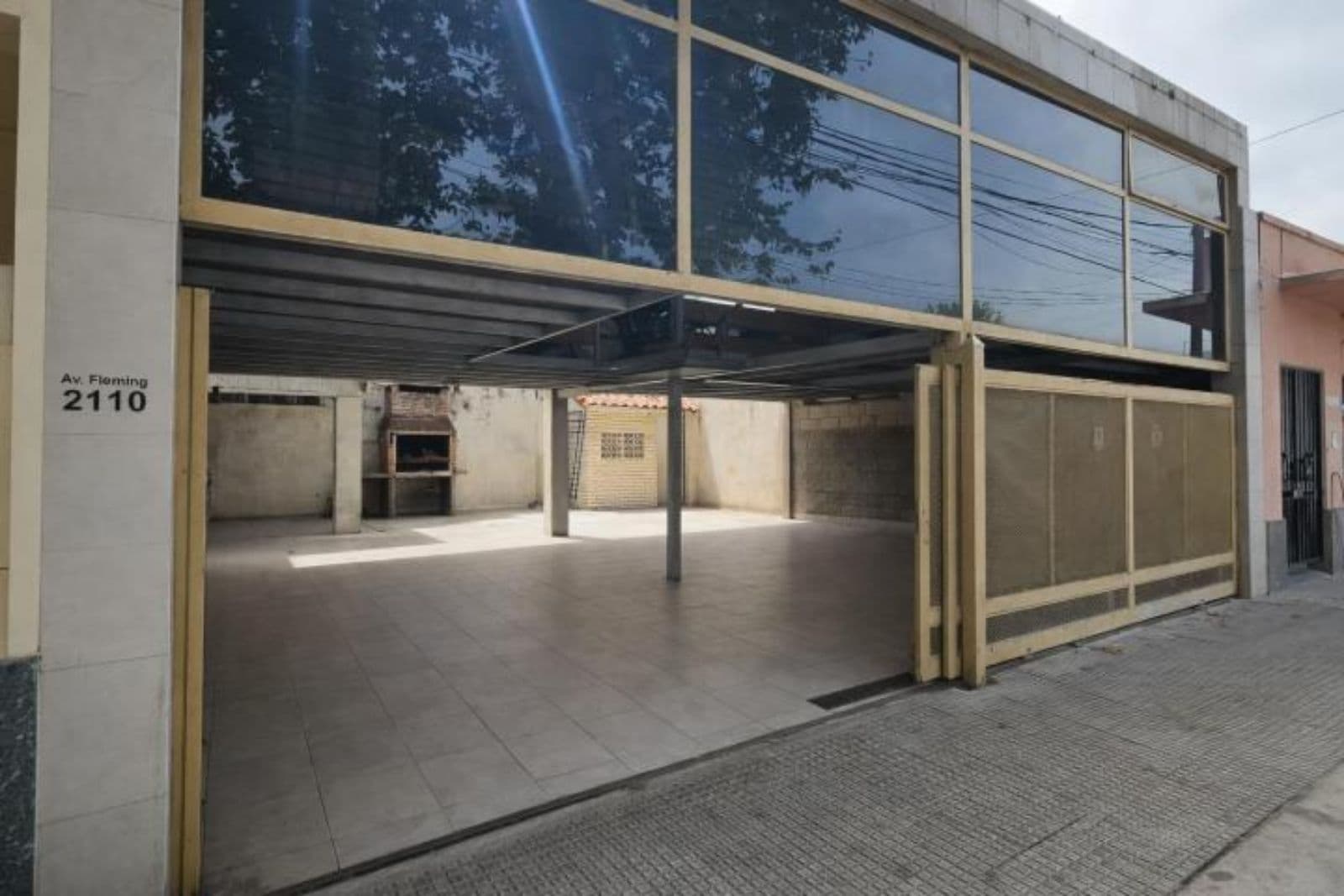 COMMERCIAL PROPERTY IN MARTINEZ